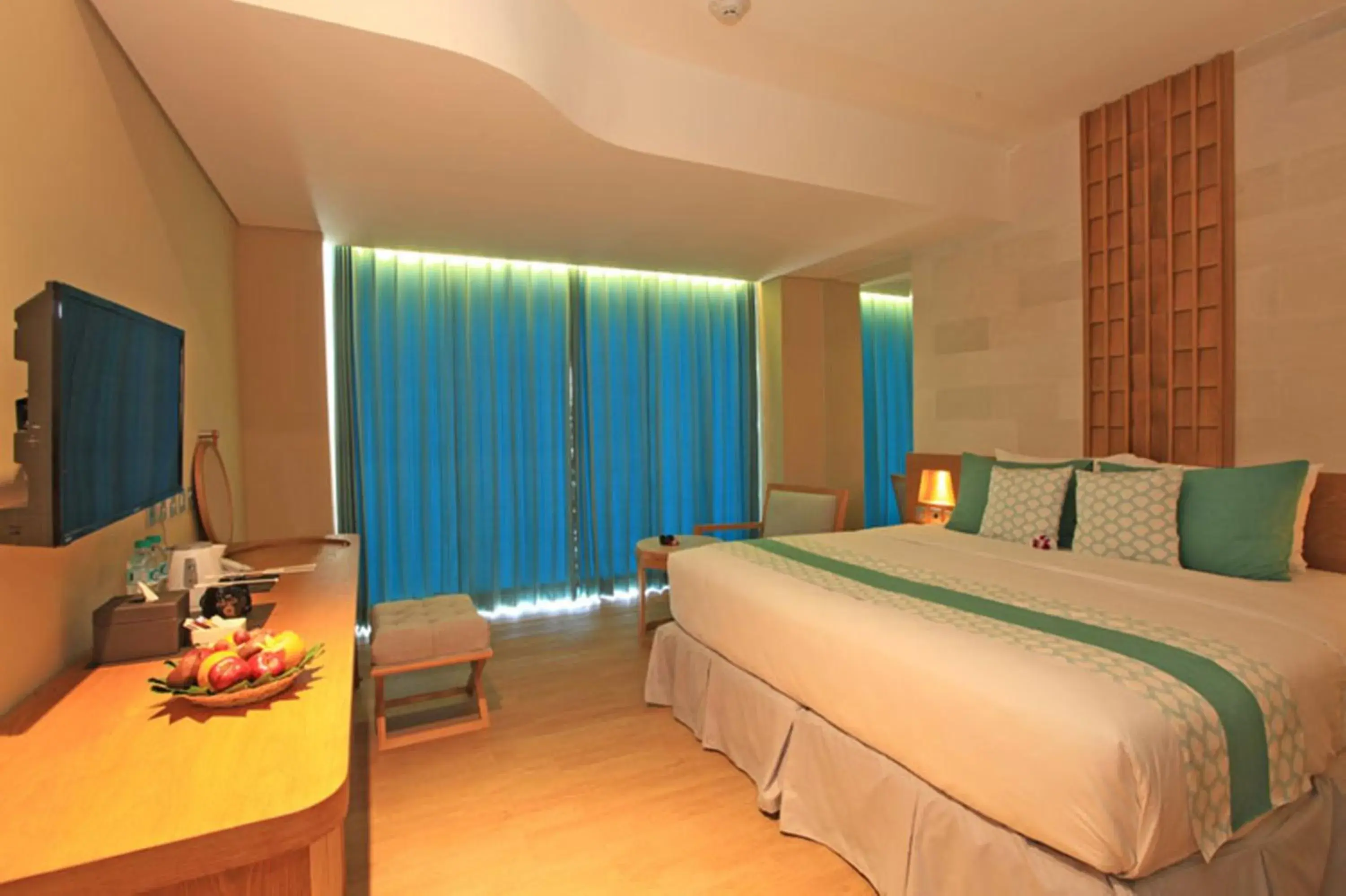 Photo of the whole room, Bed in Bedrock Hotel Kuta Bali