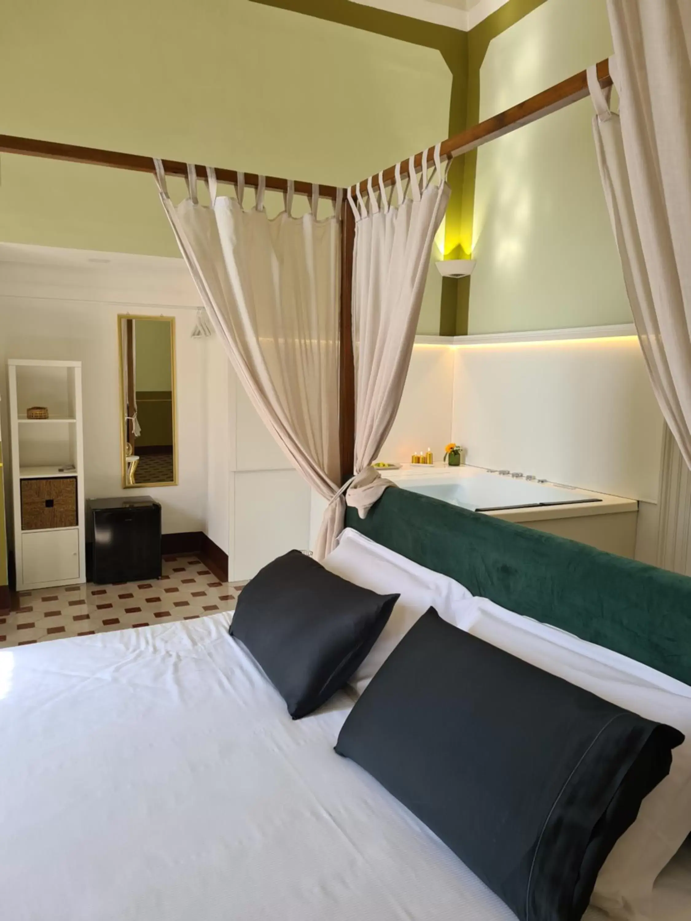 Bed in Toscano Palace Luxury Rooms Catania