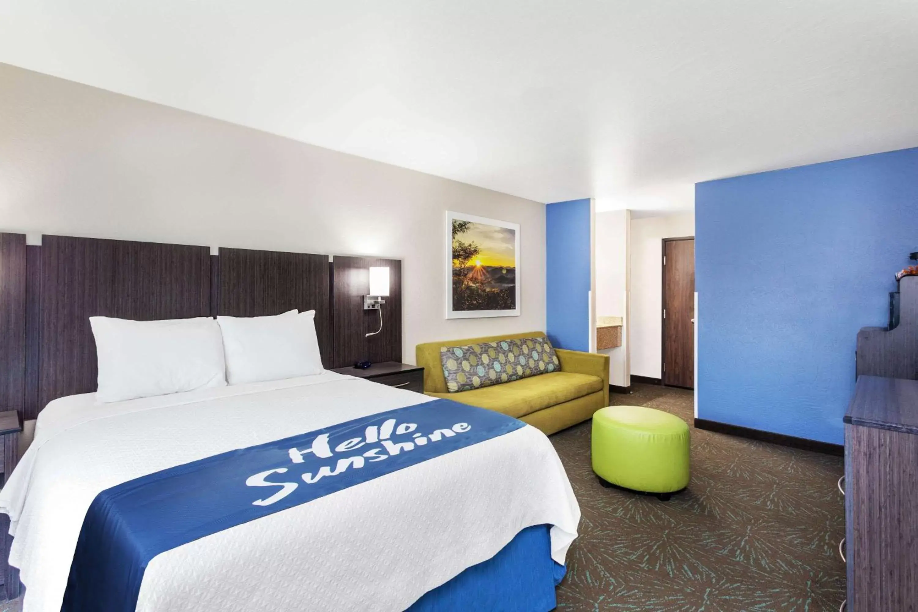 Photo of the whole room, Bed in Days Inn & Suites by Wyndham East Flagstaff