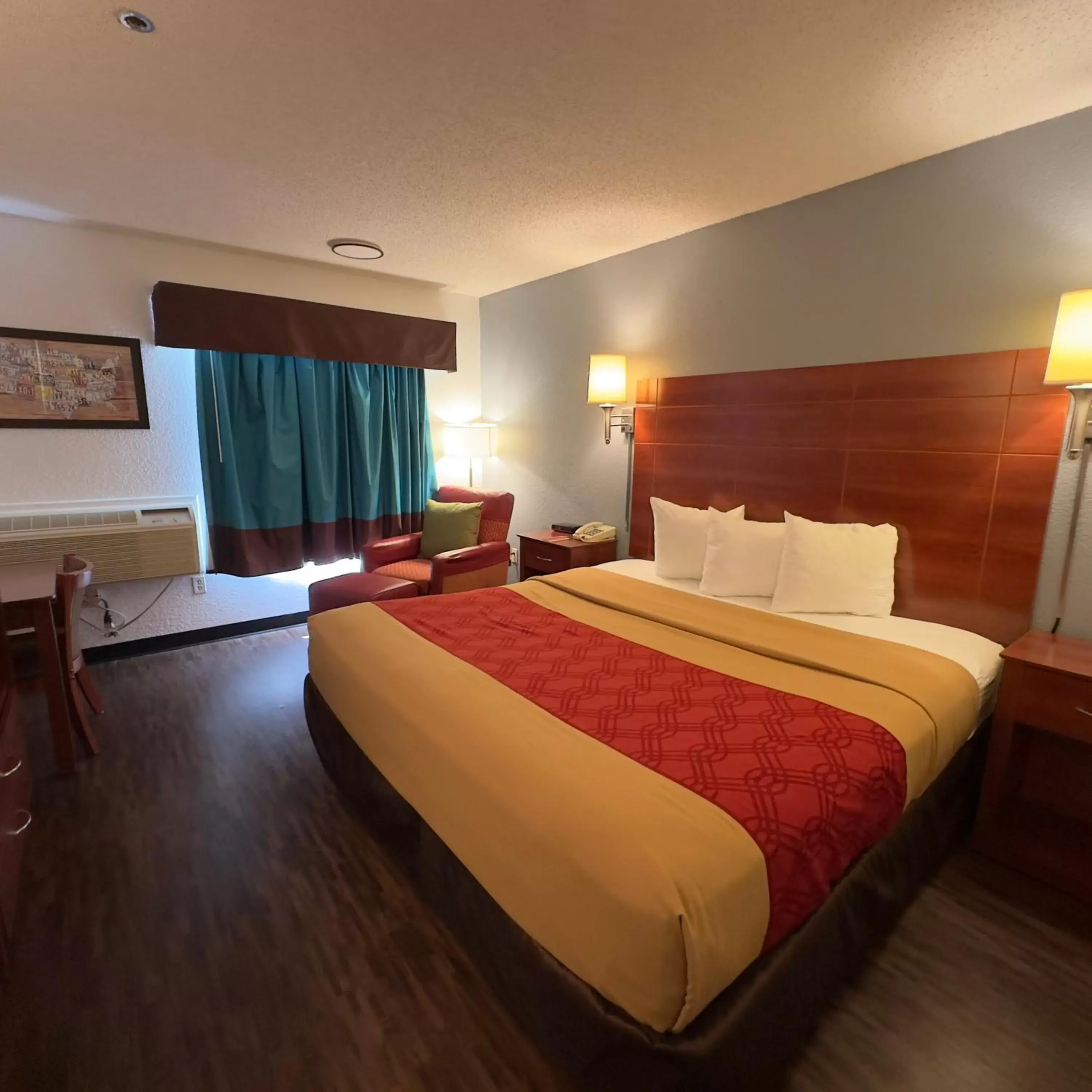 Bedroom, Bed in Econo Lodge Tucumcari Route 66 - I-40