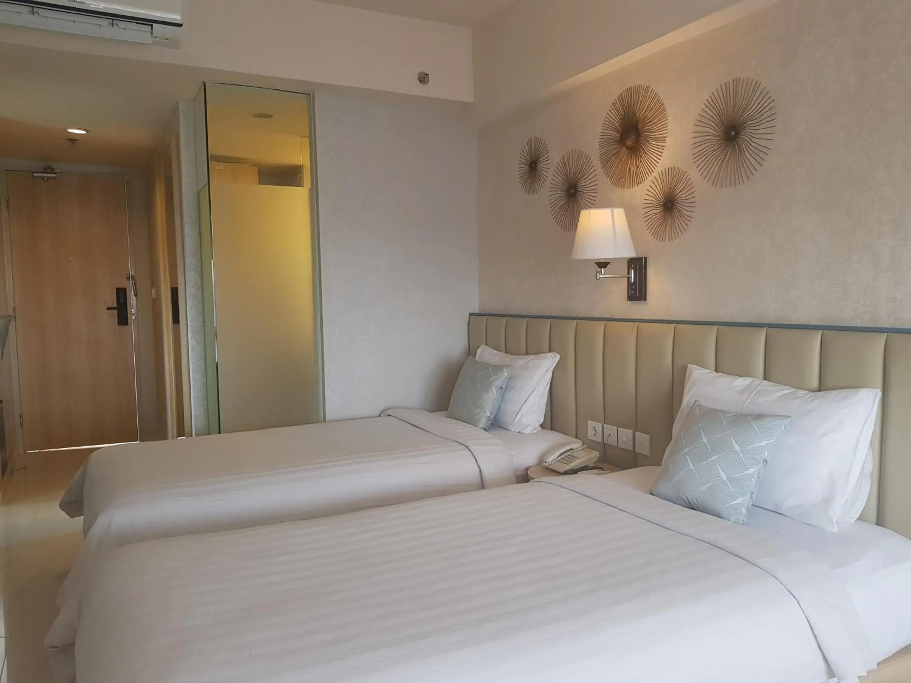 Photo of the whole room, Bed in Solaris Hotel Kuta
