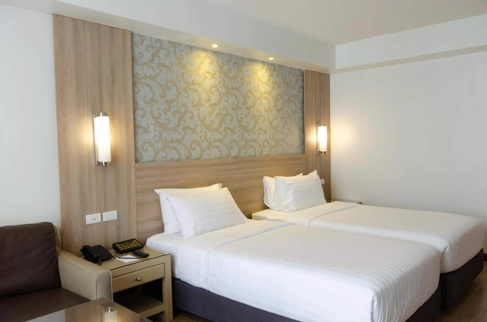 Bedroom, Bed in Dynasty Grande Hotel