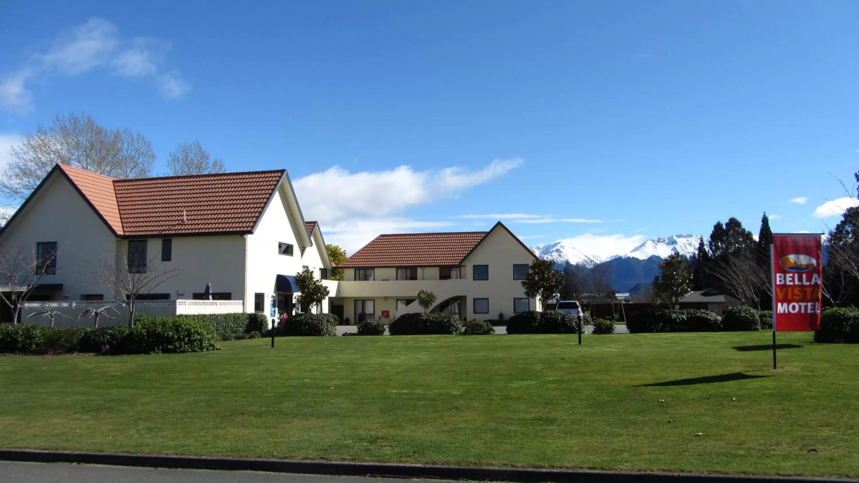 Property building in Bella Vista Motel Te Anau