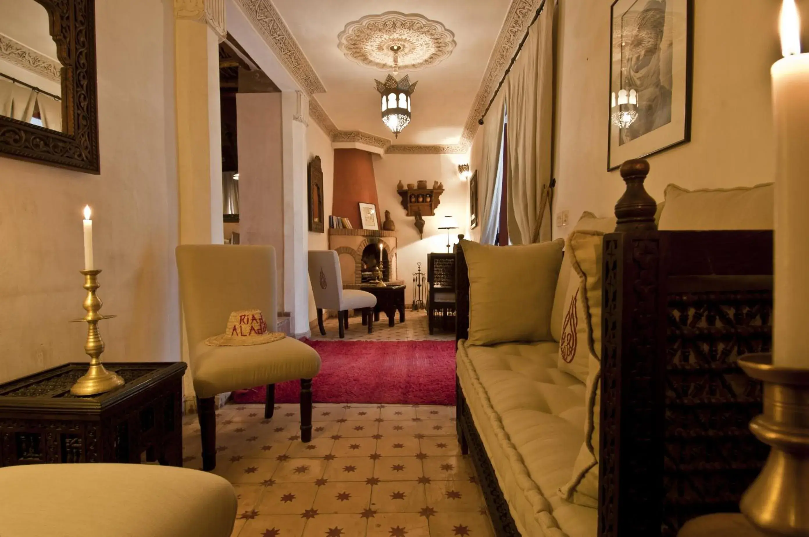 Lounge or bar in Riad Aladdin - FERME Lounge or bar in Riad Aladdin - FERME