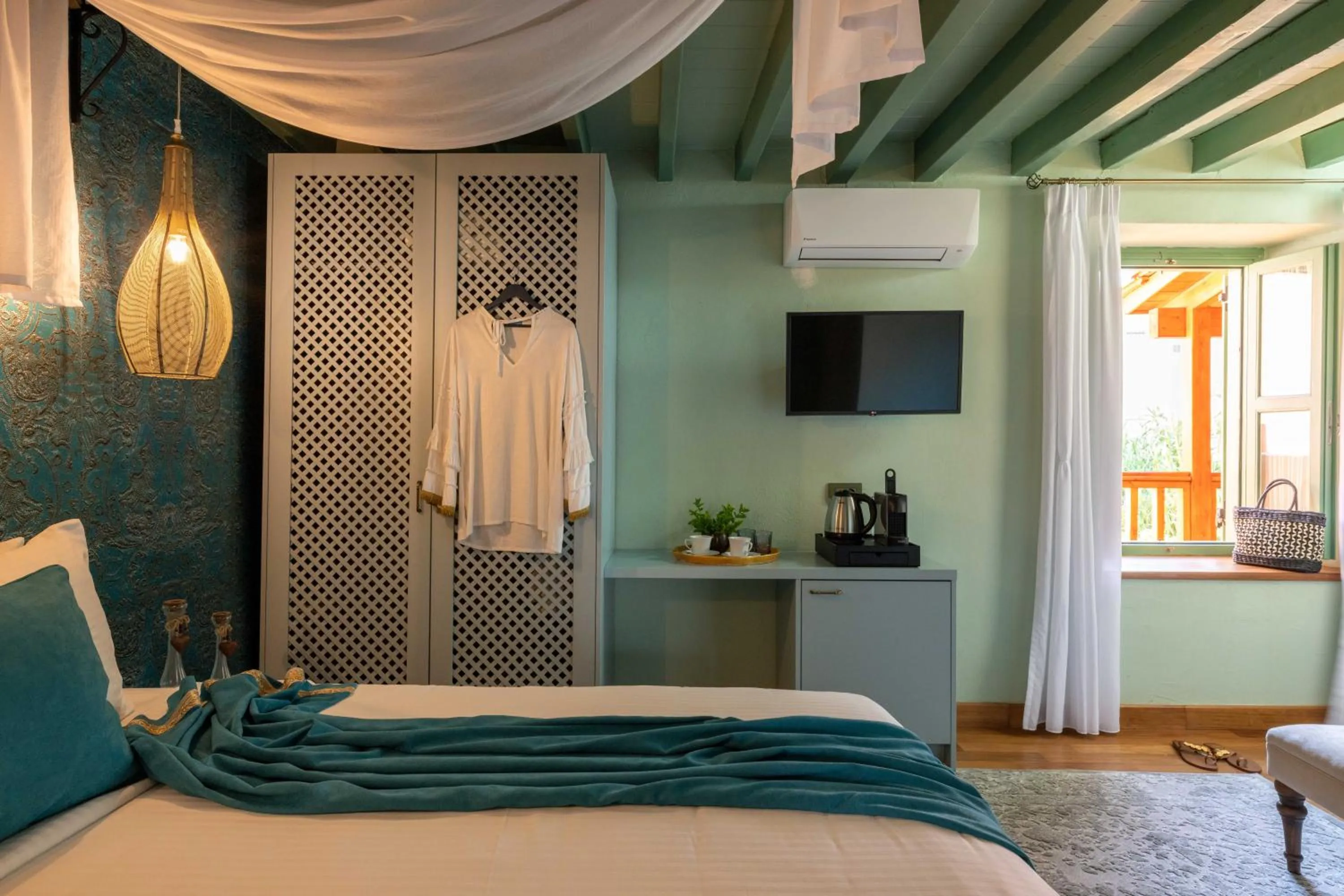 TV and multimedia in Sperveri Boutique Hotel