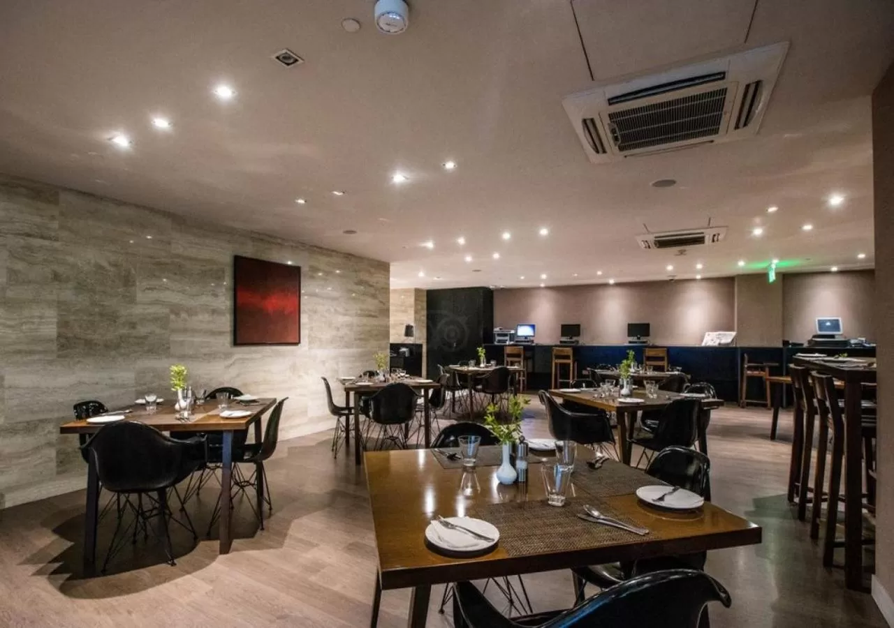 Restaurant/places to eat in Holiday Inn Express New Delhi International Airport T3 by IHG