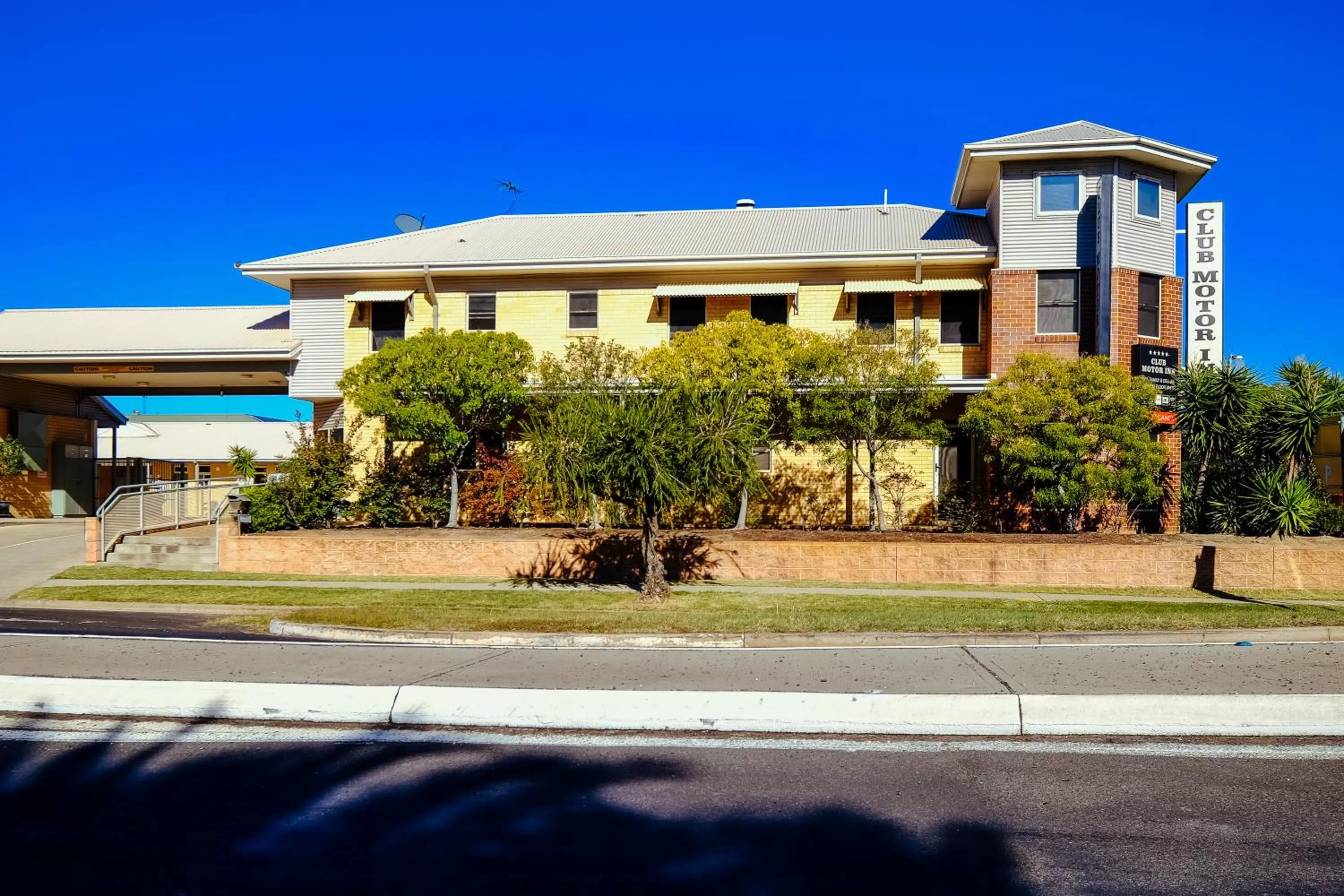 Property building in Club Motor Inn