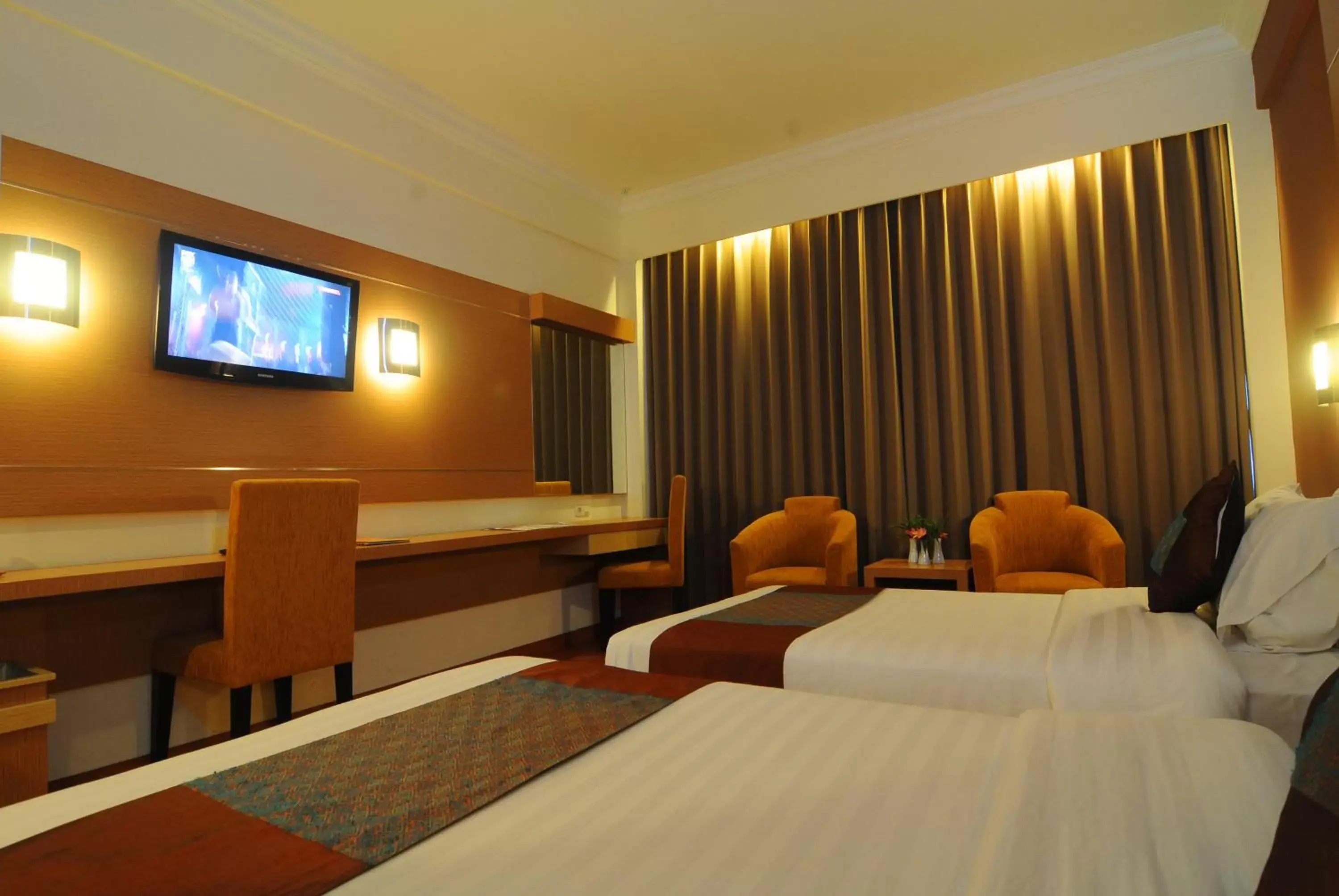 Bed, TV/Entertainment Center in Grand Inna Tunjungan
