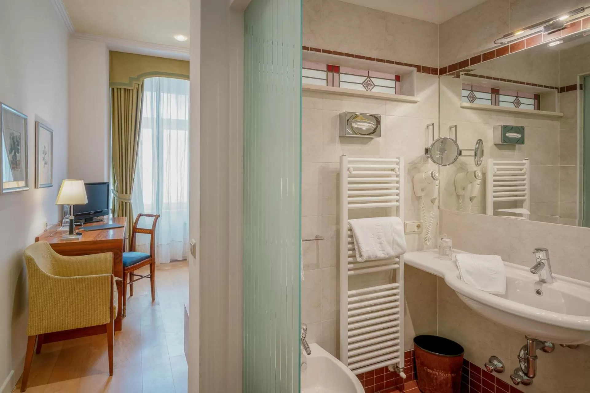 Small Single Room in Hotel Europa Splendid