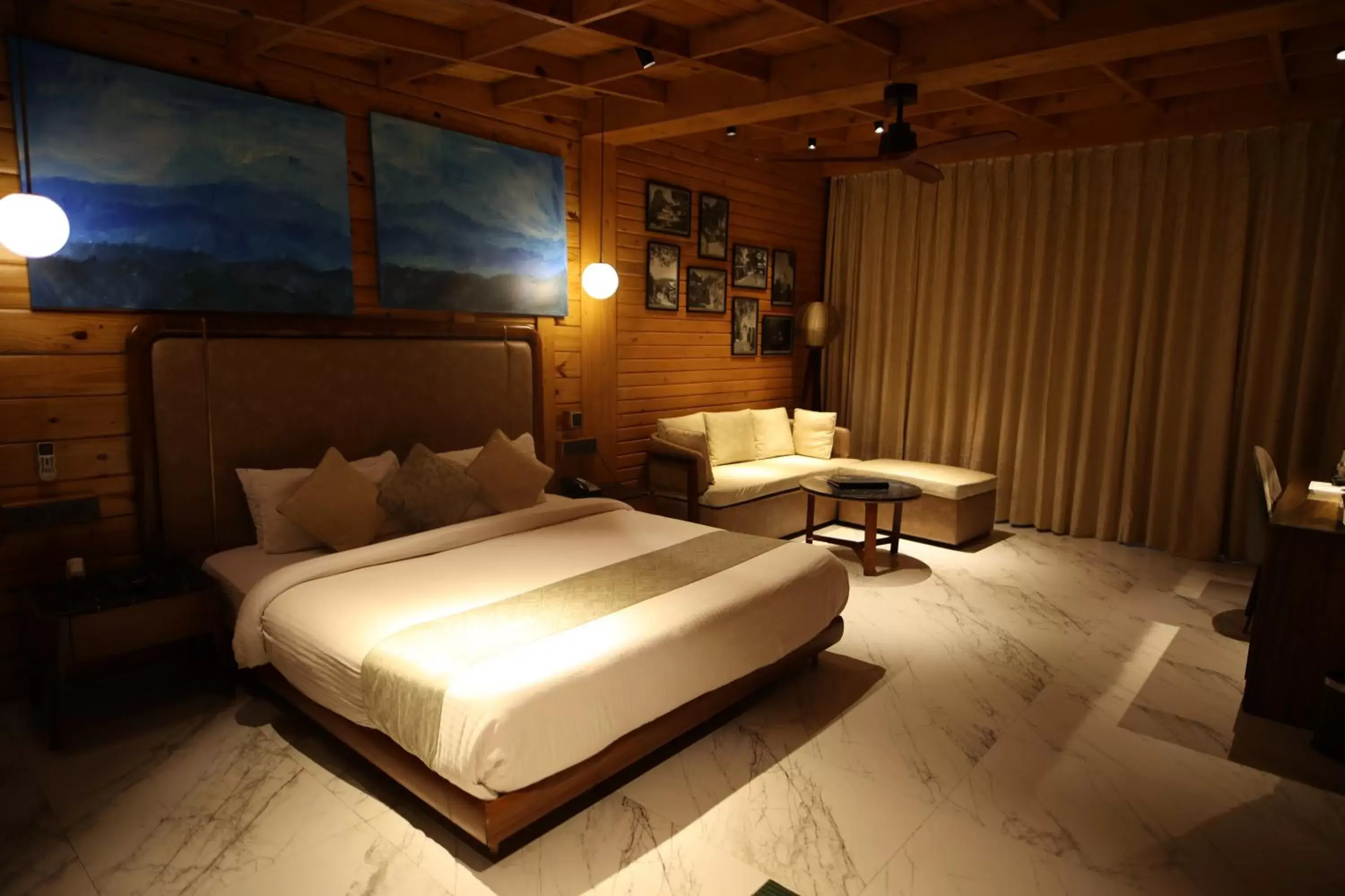 Bedroom, Bed in Kasauli Hills Resort