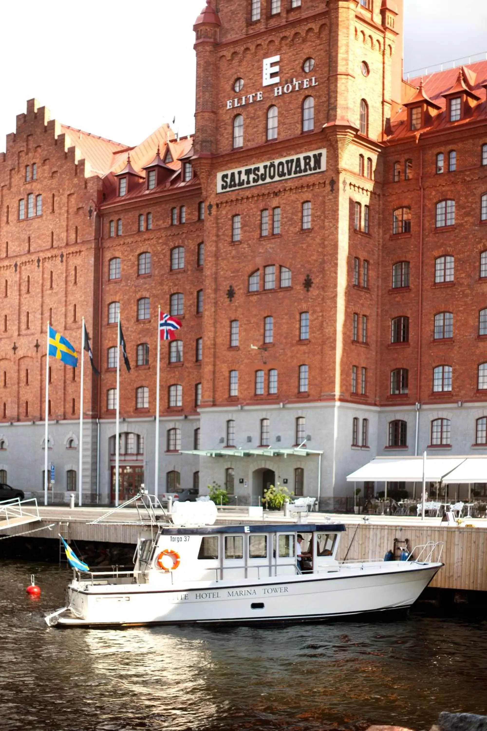 Facade/entrance, Property Building in Elite Hotel Marina Tower