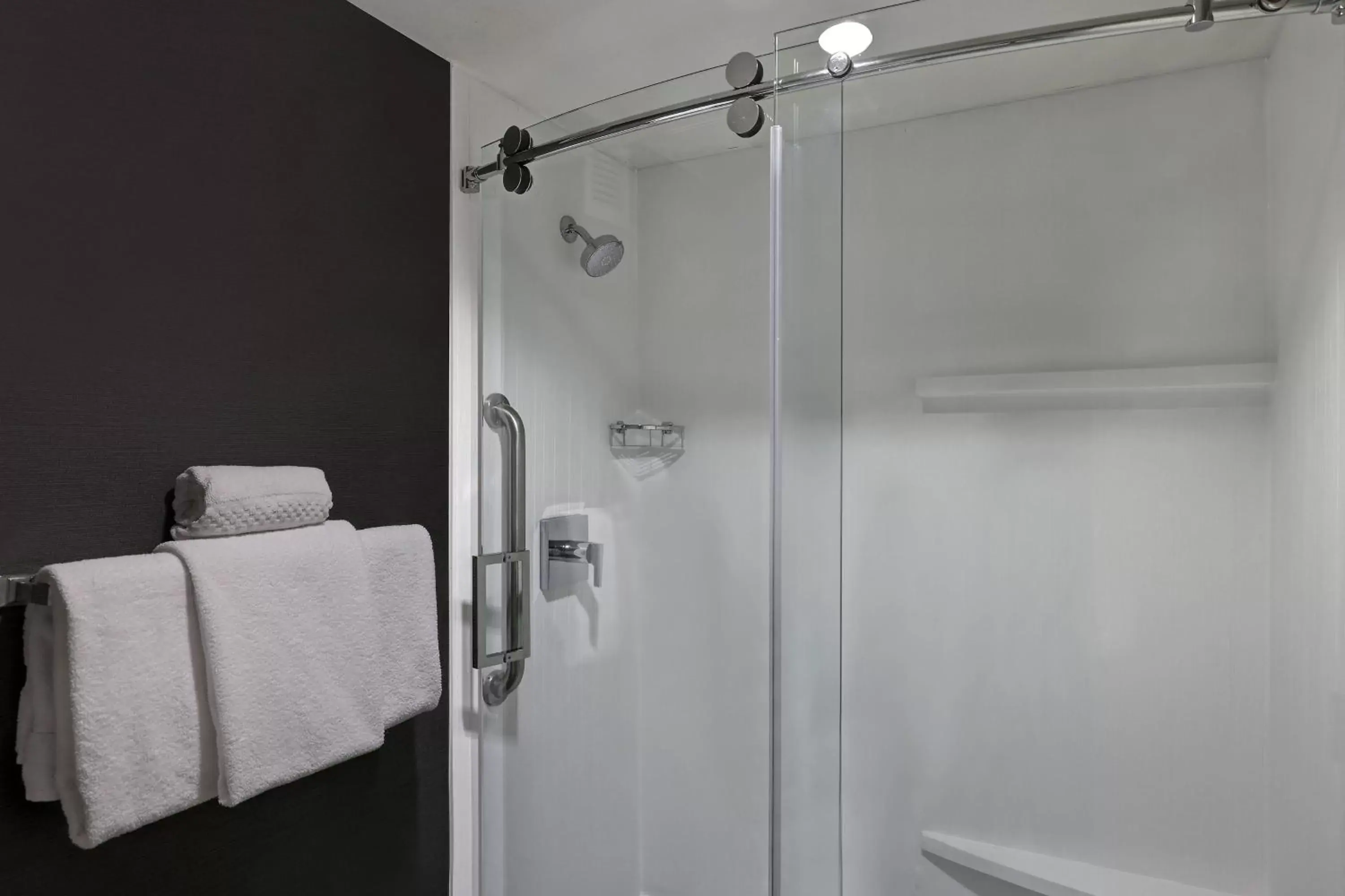 Bathroom in Courtyard by Marriott Portland Southeast/Clackamas