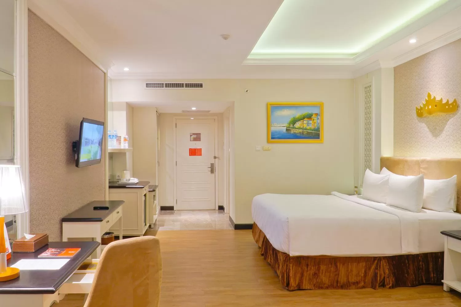 Bedroom, Bed in Swiss-Belhotel Lampung