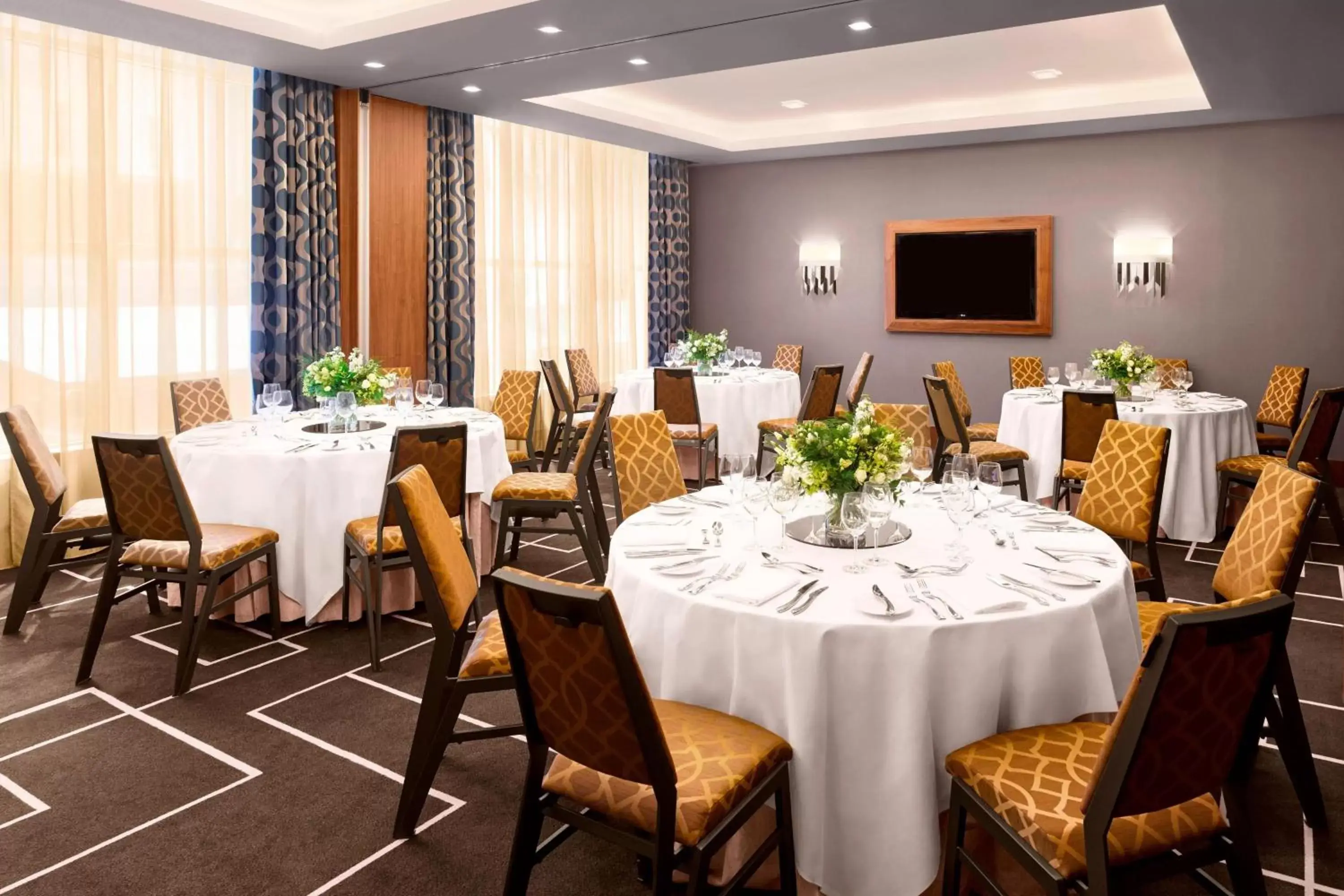 Meeting/conference room, Restaurant/Places to Eat in Sheraton Grand Hotel & Spa