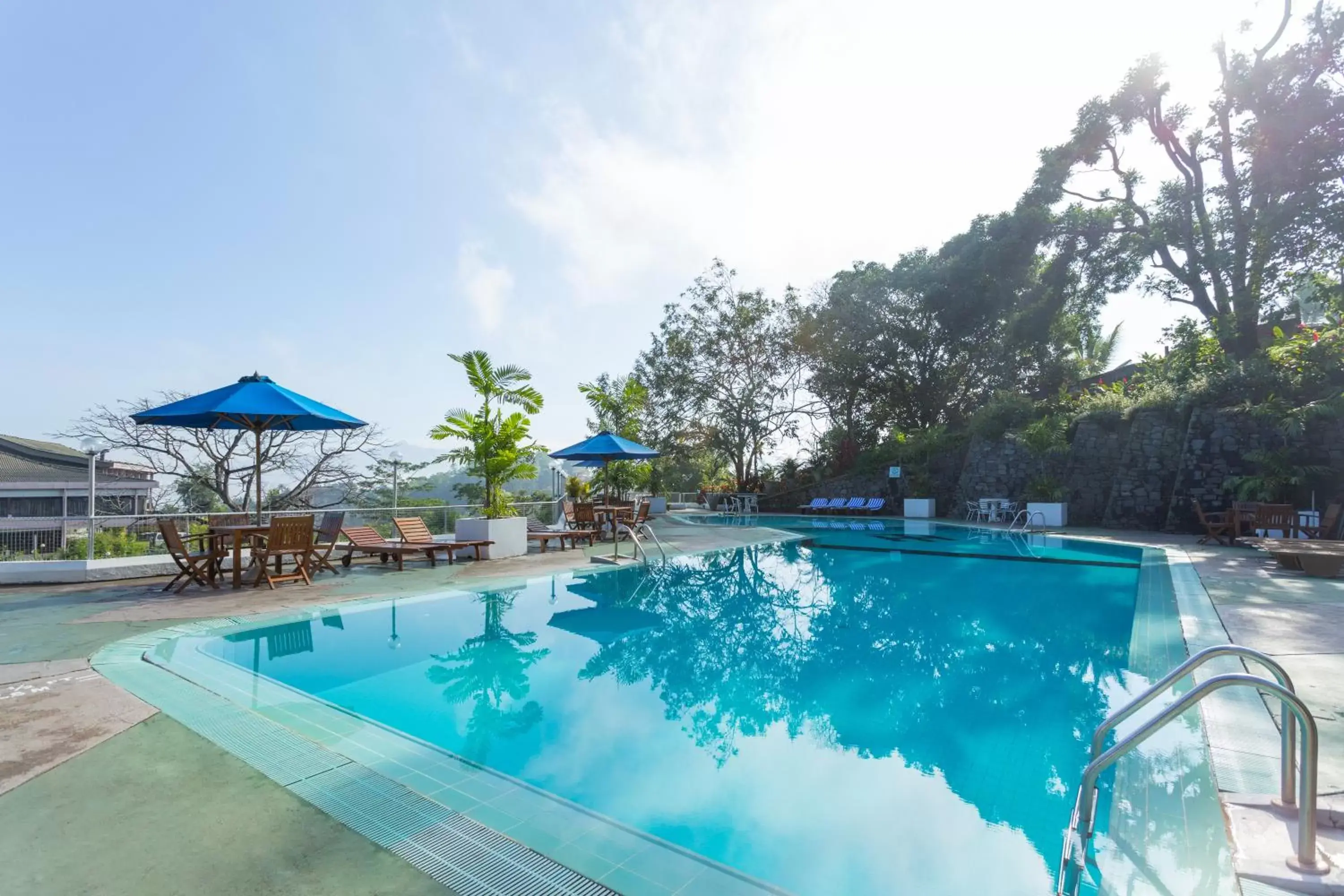 Swimming Pool in Hotel Topaz