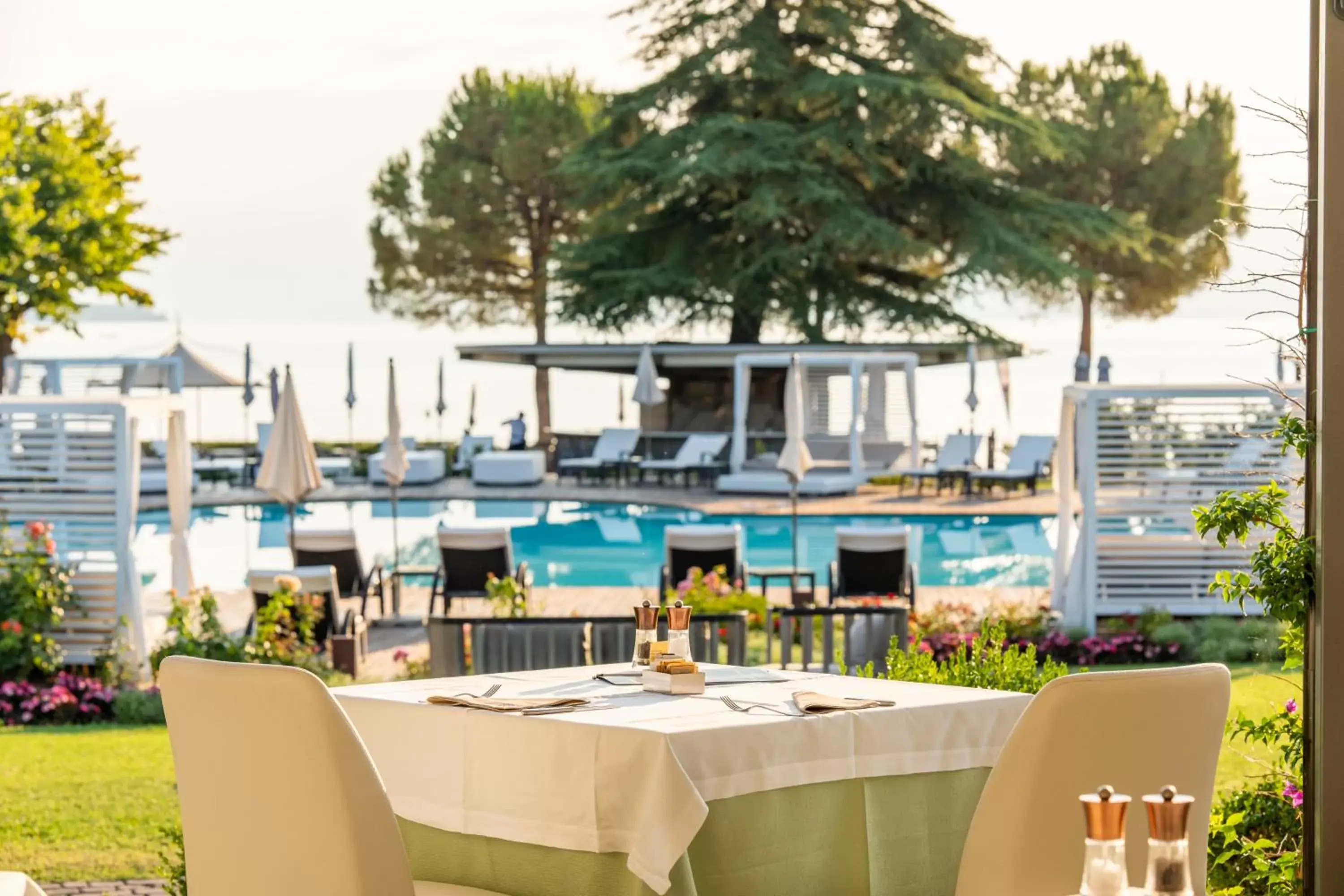 Swimming pool, Restaurant/Places to Eat in Splendido Bay Luxury Spa Resort