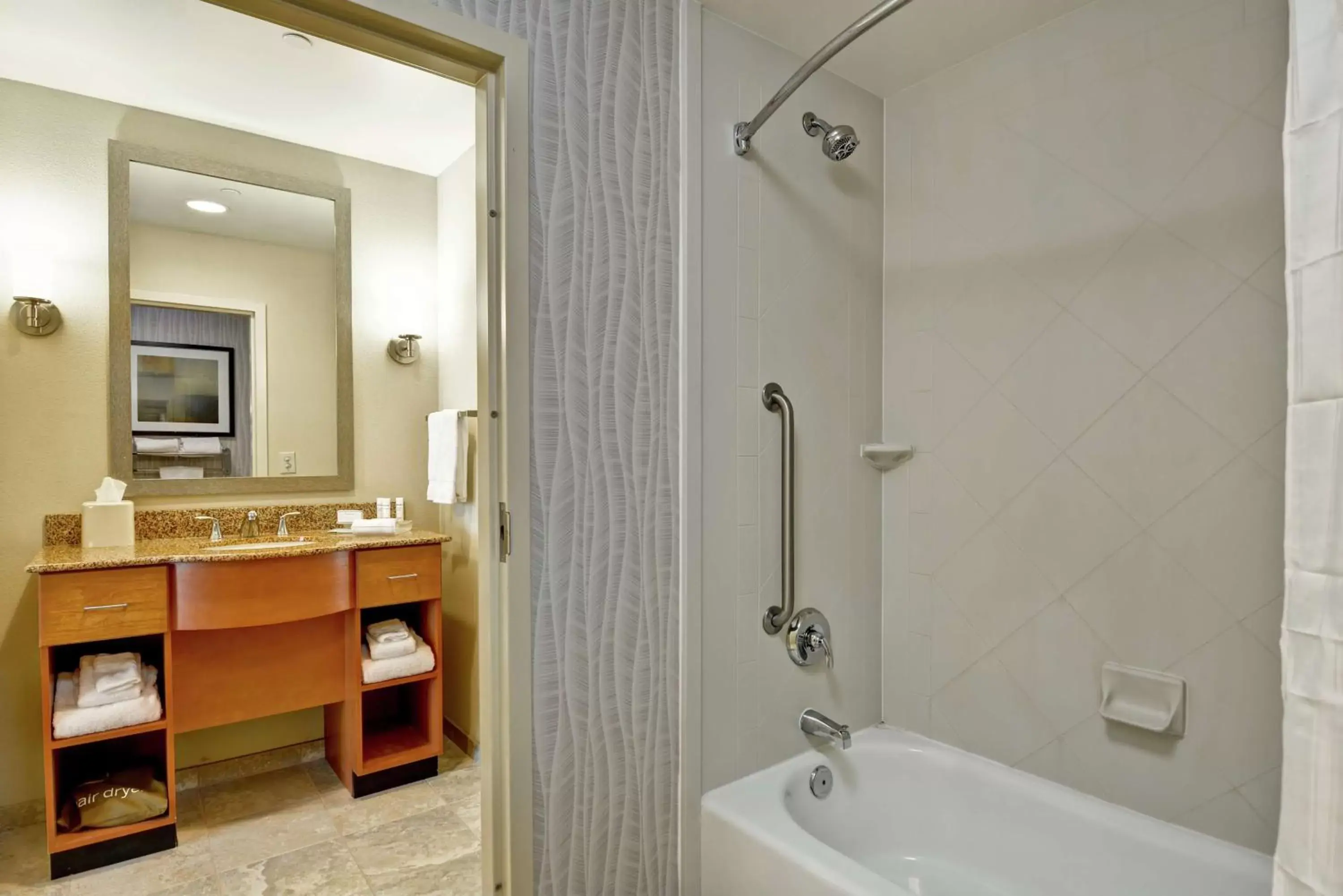 Bathroom in Homewood Suites Mobile East Bay/Daphne