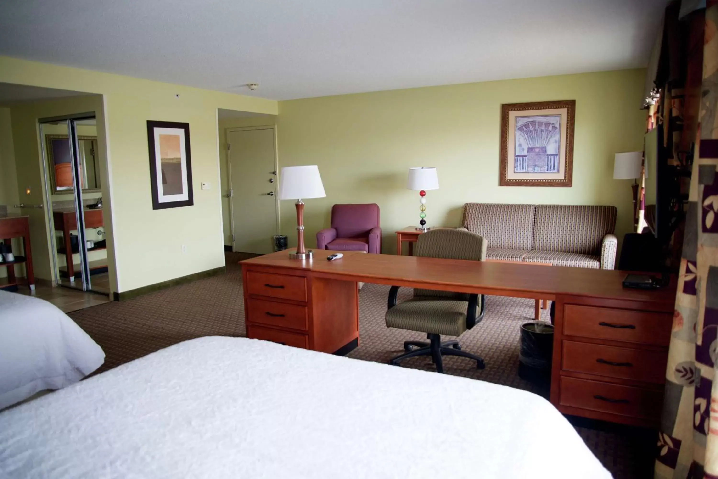 Bedroom, Bed in Hampton Inn & Suites Moline-Quad City Int'l Aprt