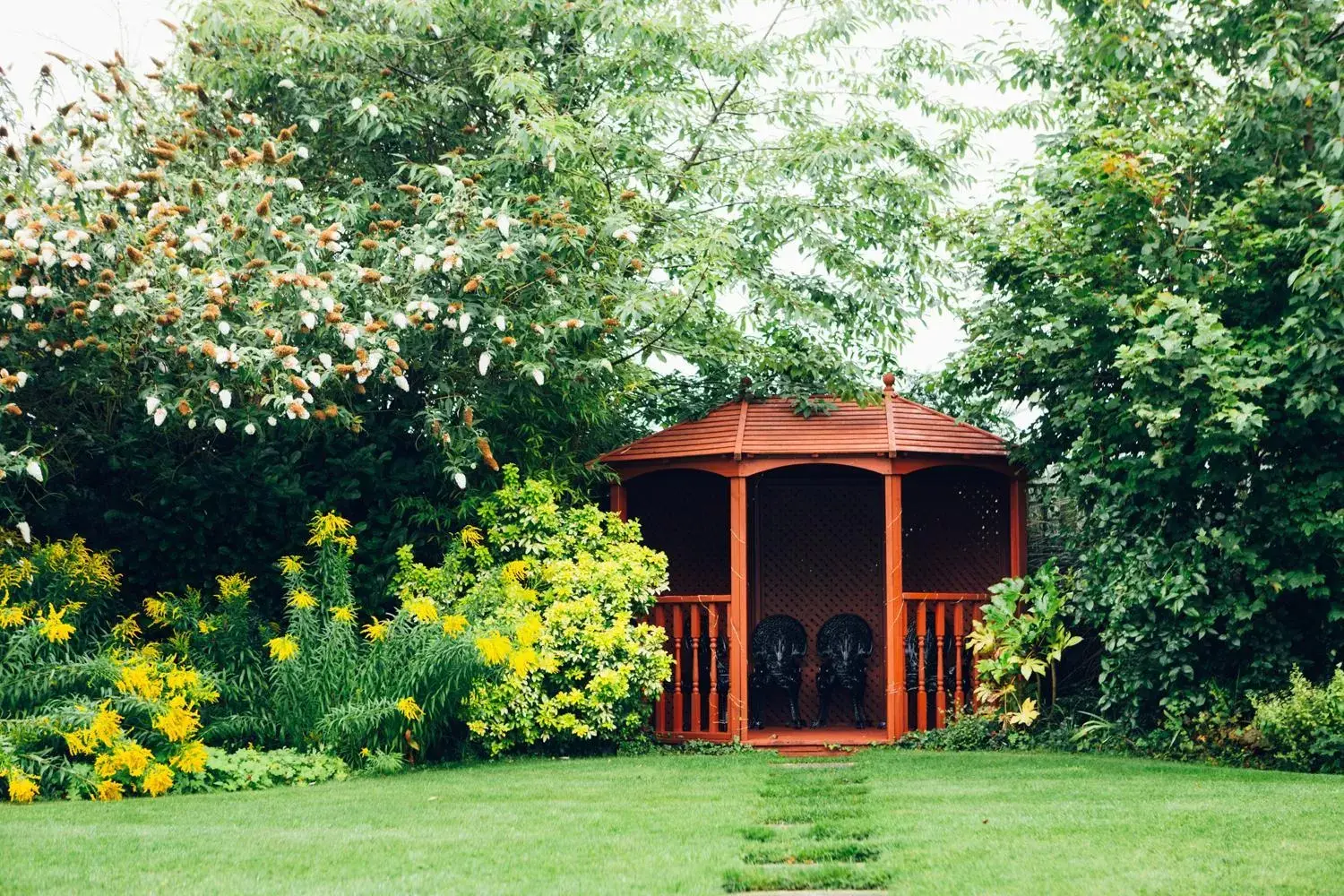 Garden in Mercure Letchworth Hall Hotel