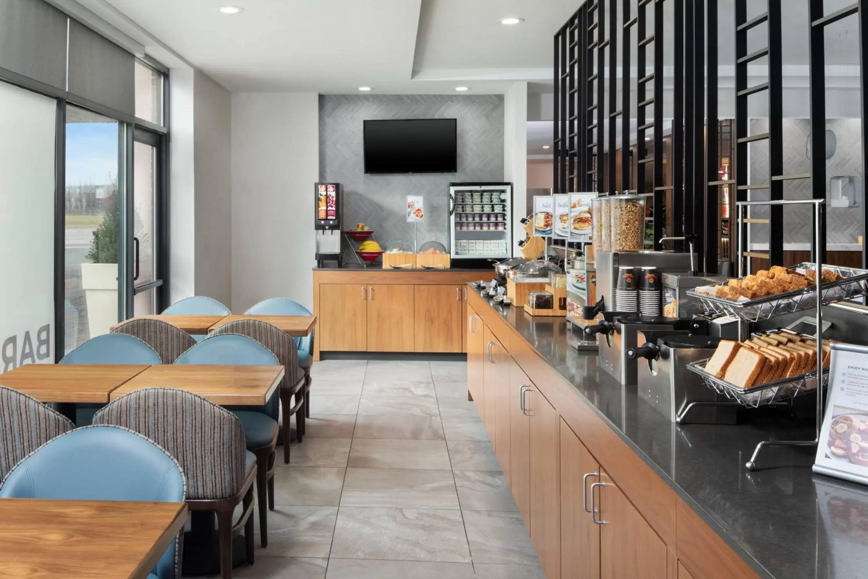 Breakfast, Restaurant/Places to Eat in Fairfield Inn & Suites by Marriott New York Staten Island