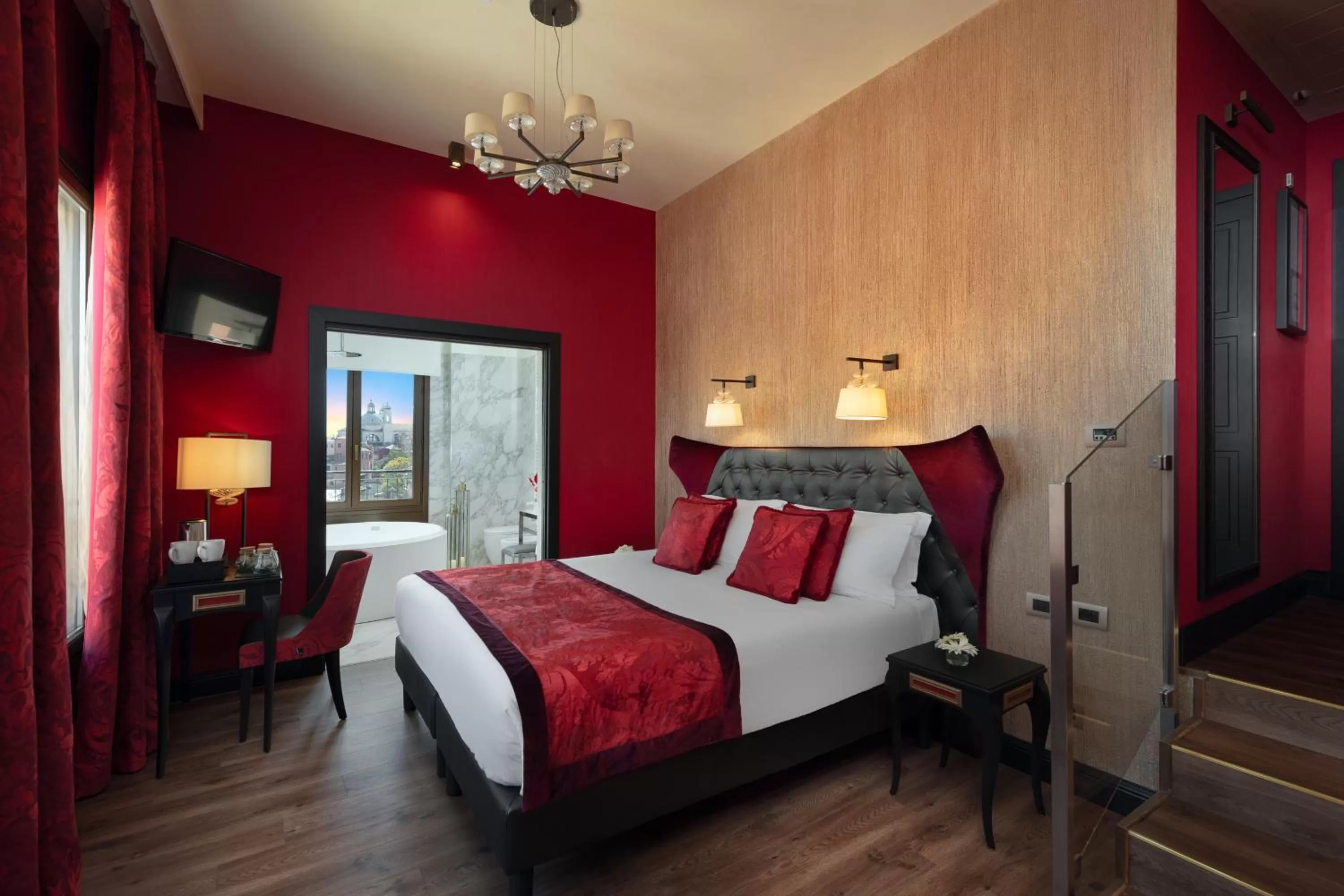 Bed in Palazzo Veneziano - Venice Collection