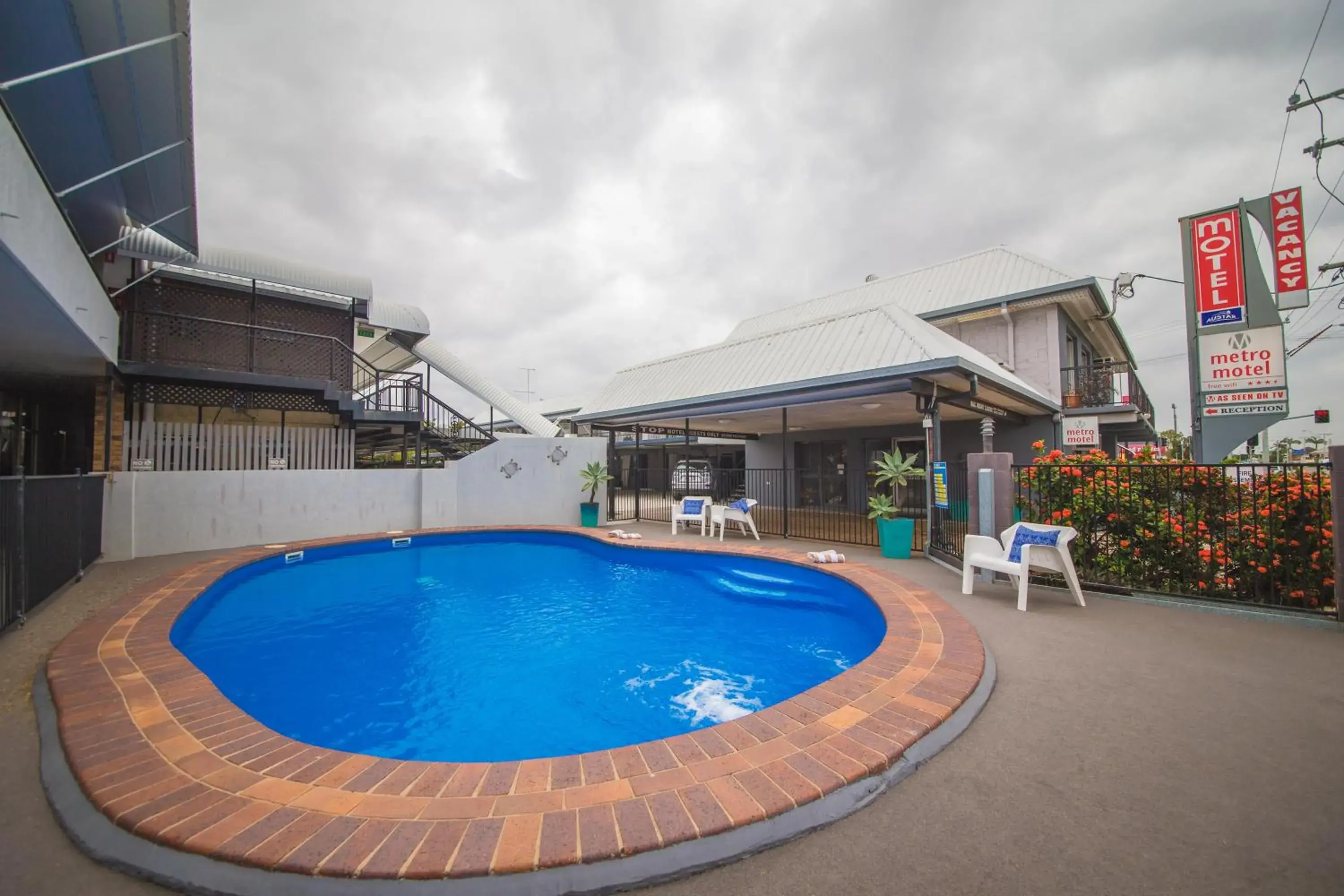 Swimming Pool in Metro Motel Rockhampton