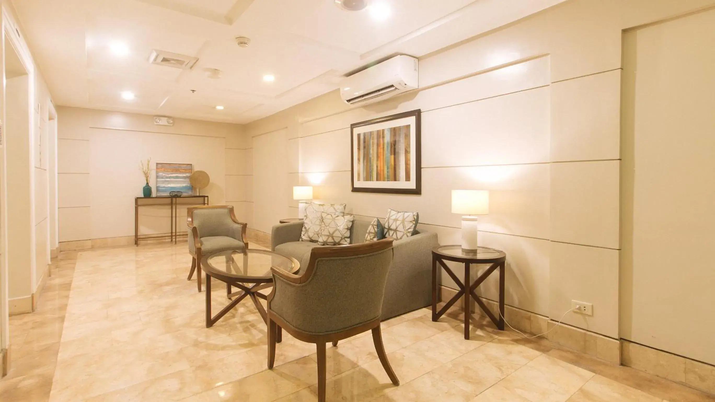 Lobby or reception in RedDoorz Premium @ The Residences Olympia Makati