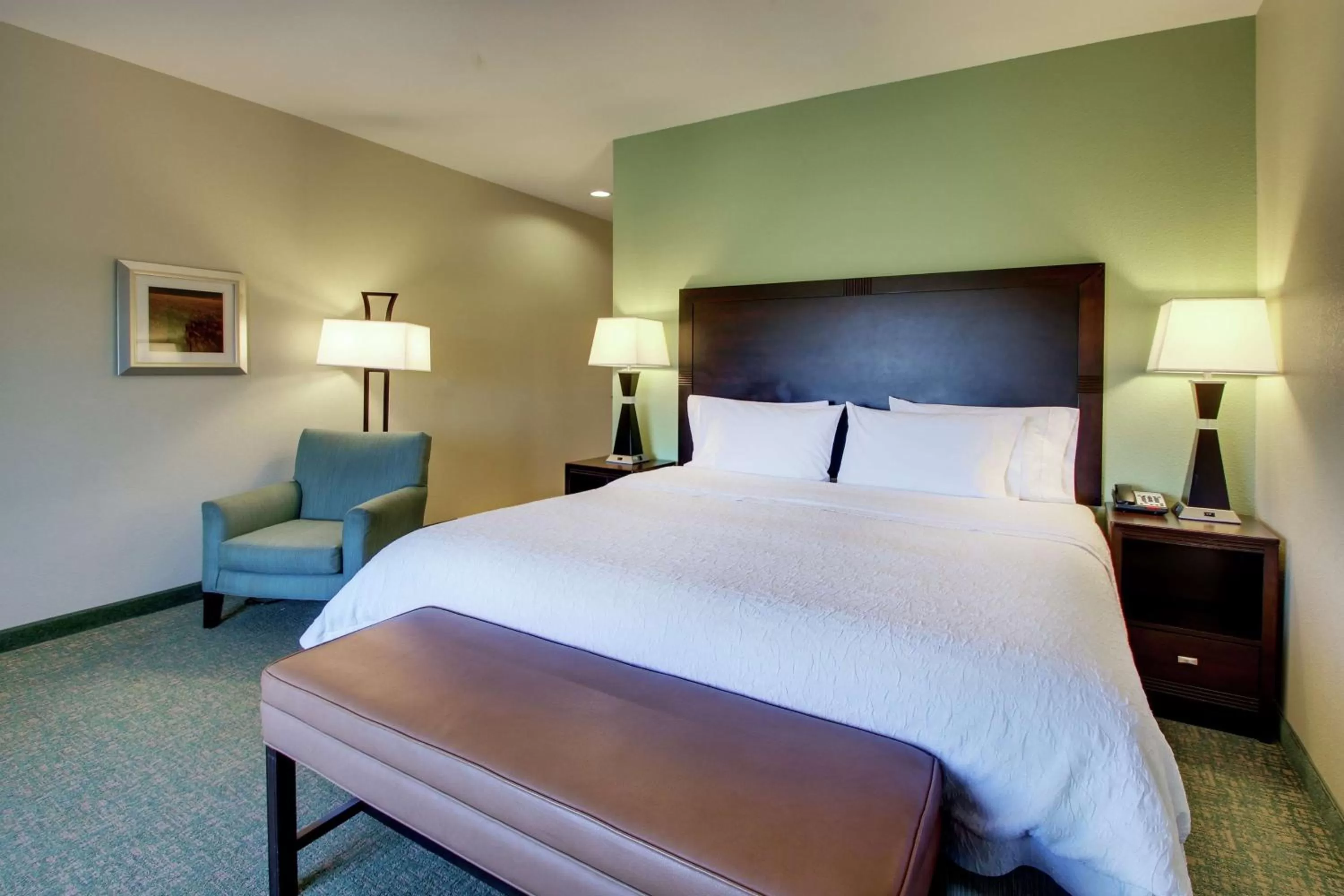 Bed in Hampton Inn Vernon