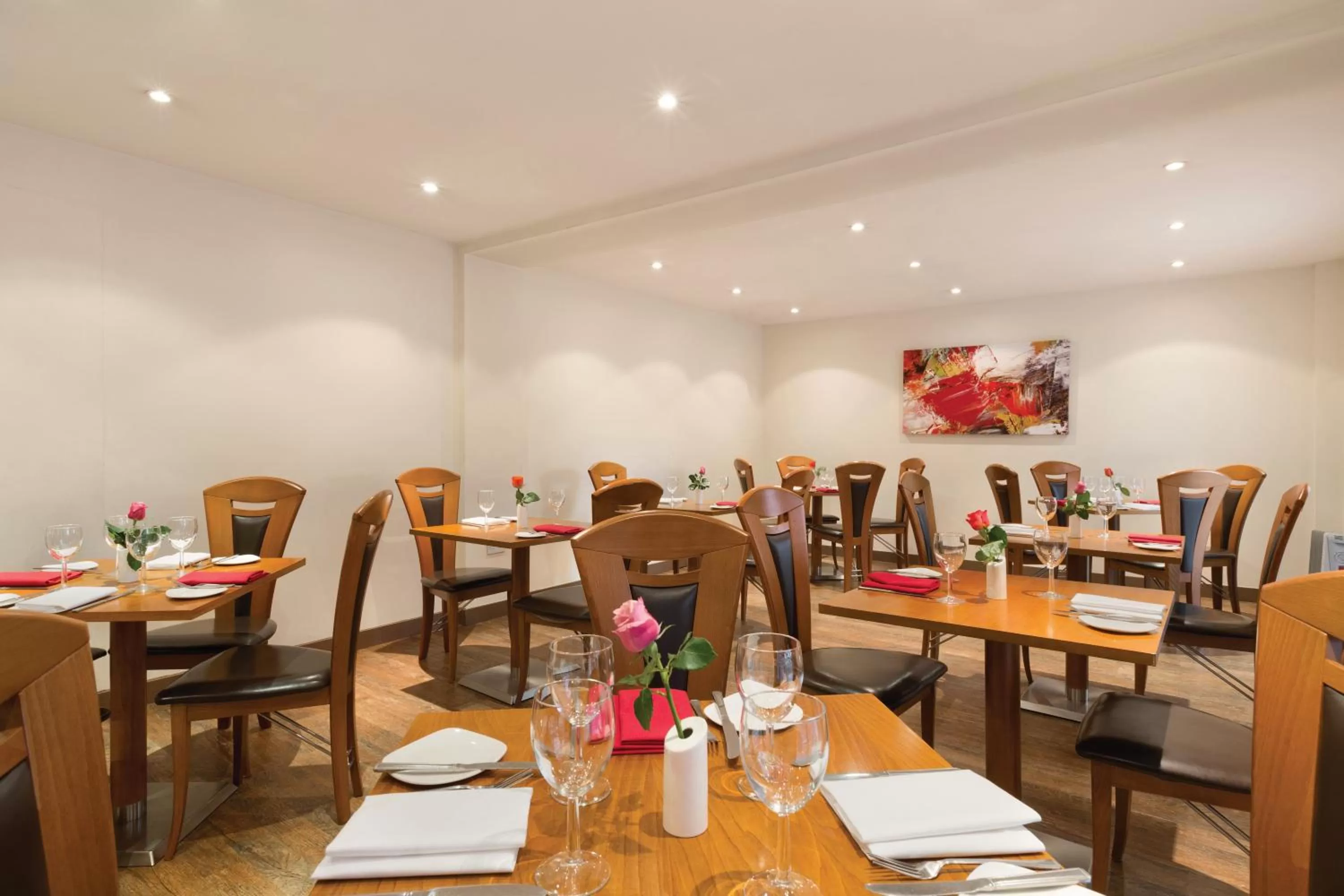 Restaurant/places to eat in Ramada London North