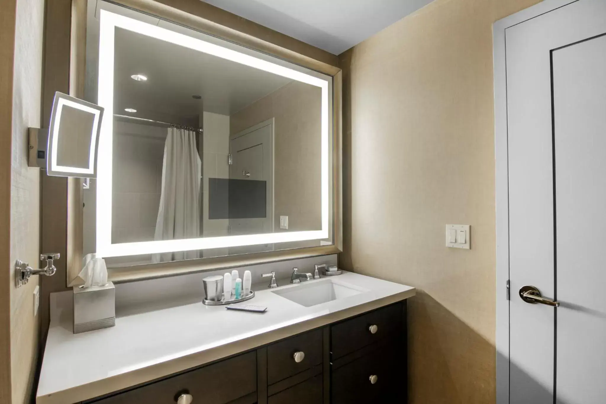 Photo of the whole room, Bathroom in Omni Dallas Hotel