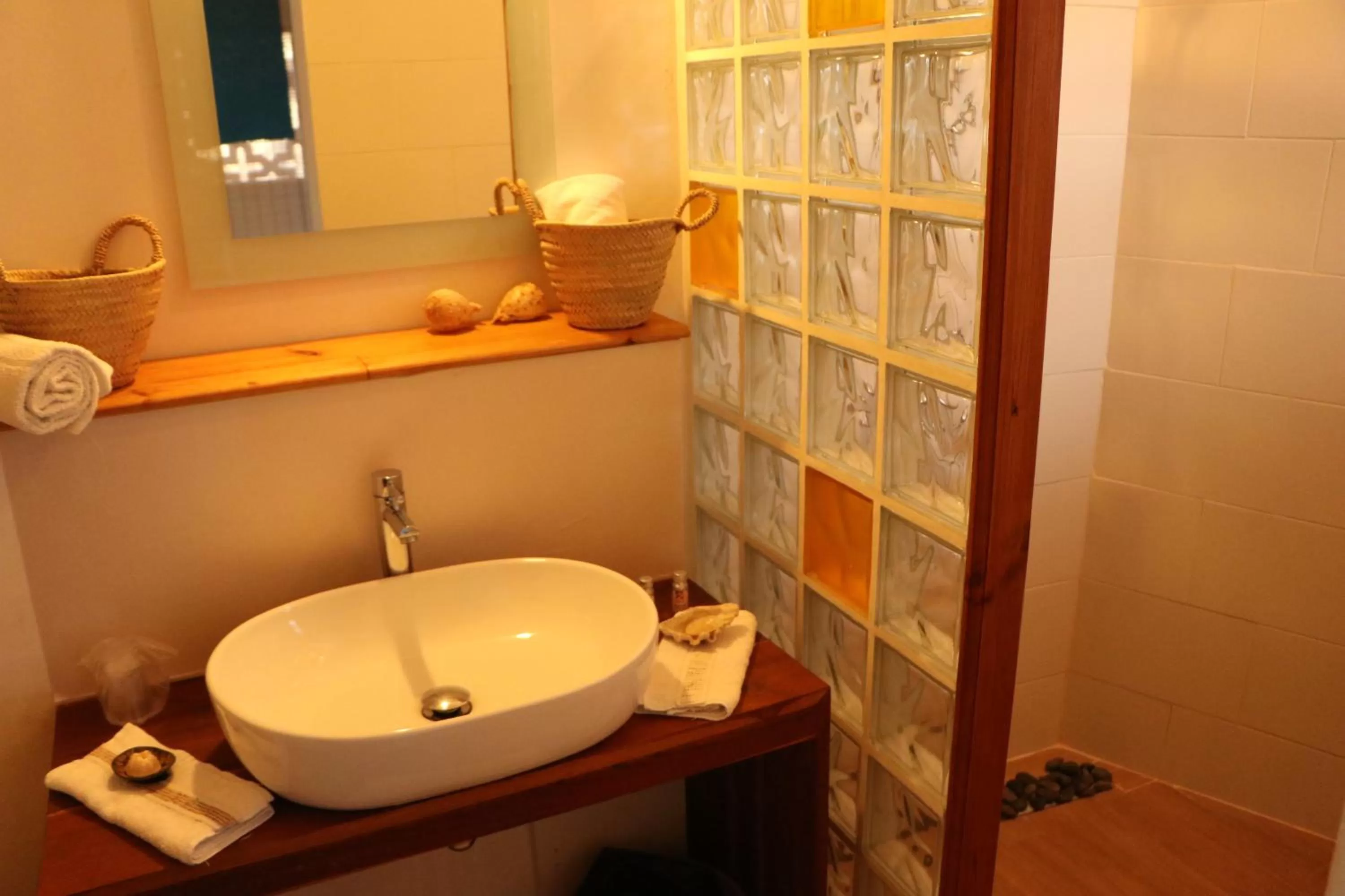 Bathroom in Nyéléni maison sahel