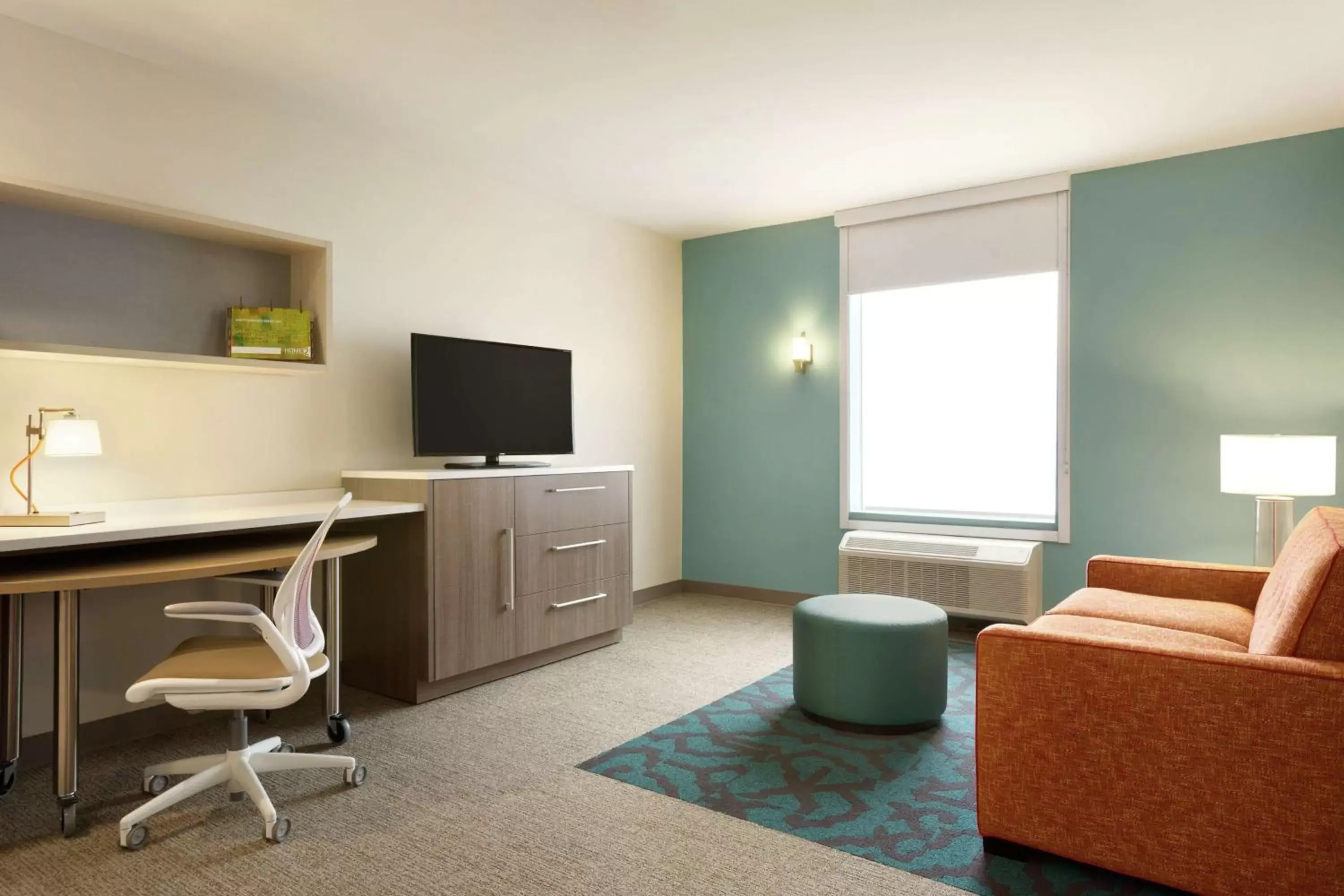 Bedroom, TV/Entertainment Center in Home2 Suites By Hilton Florence Cincinnati Airport South