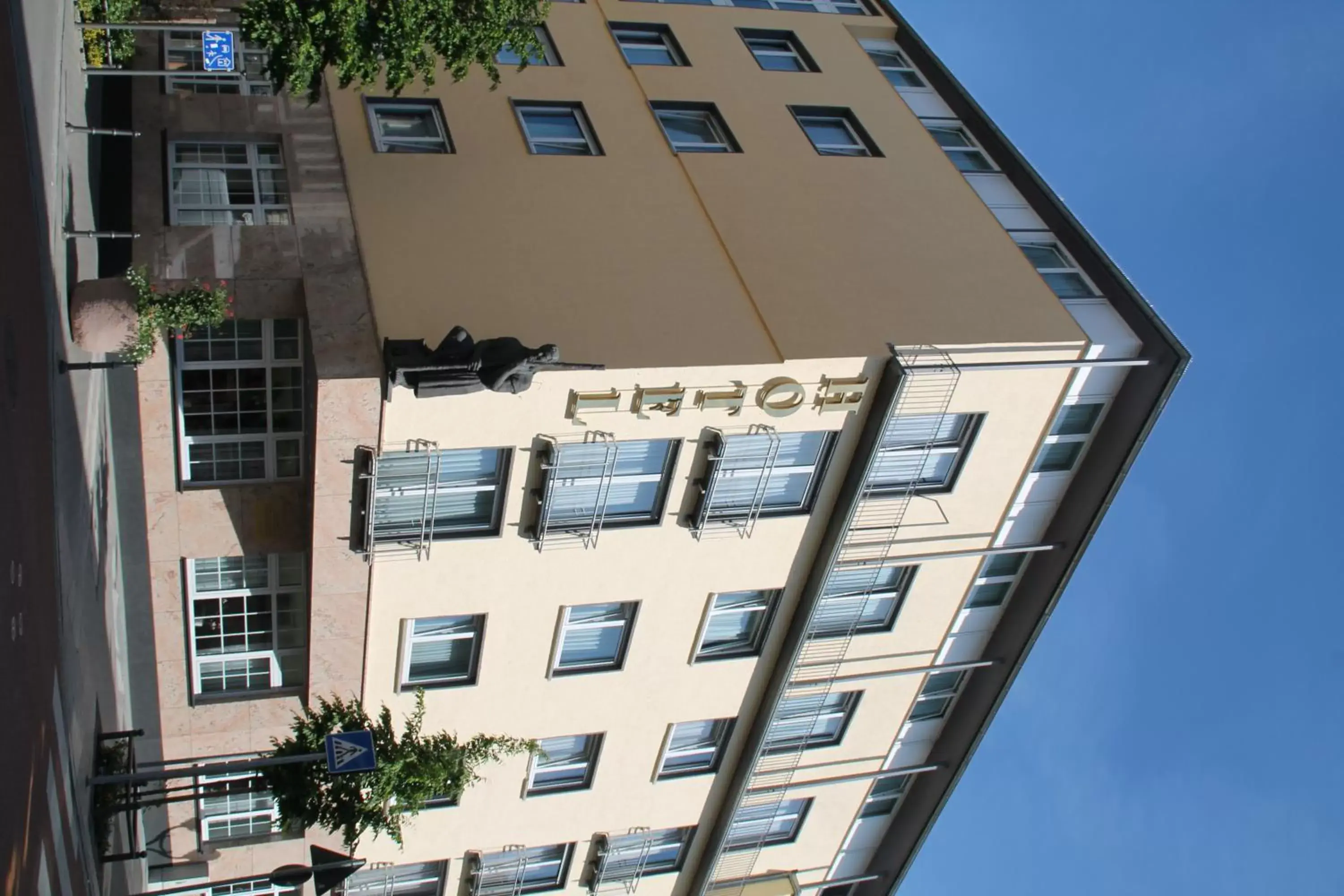 Facade/entrance, Property Building in Trip Inn Hotel Zum Riesen Hanau