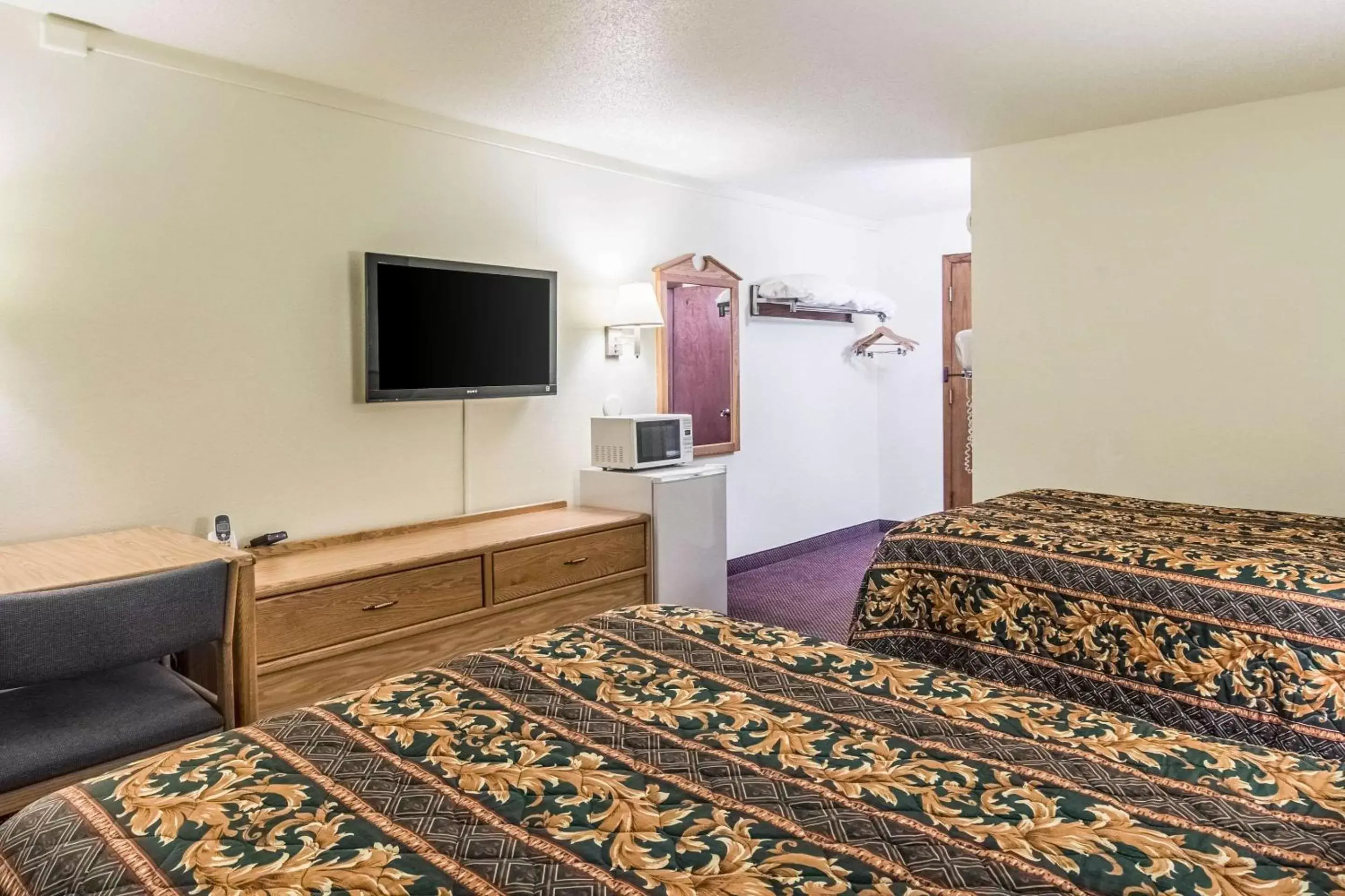 Bedroom, Bed in Fergus Inn