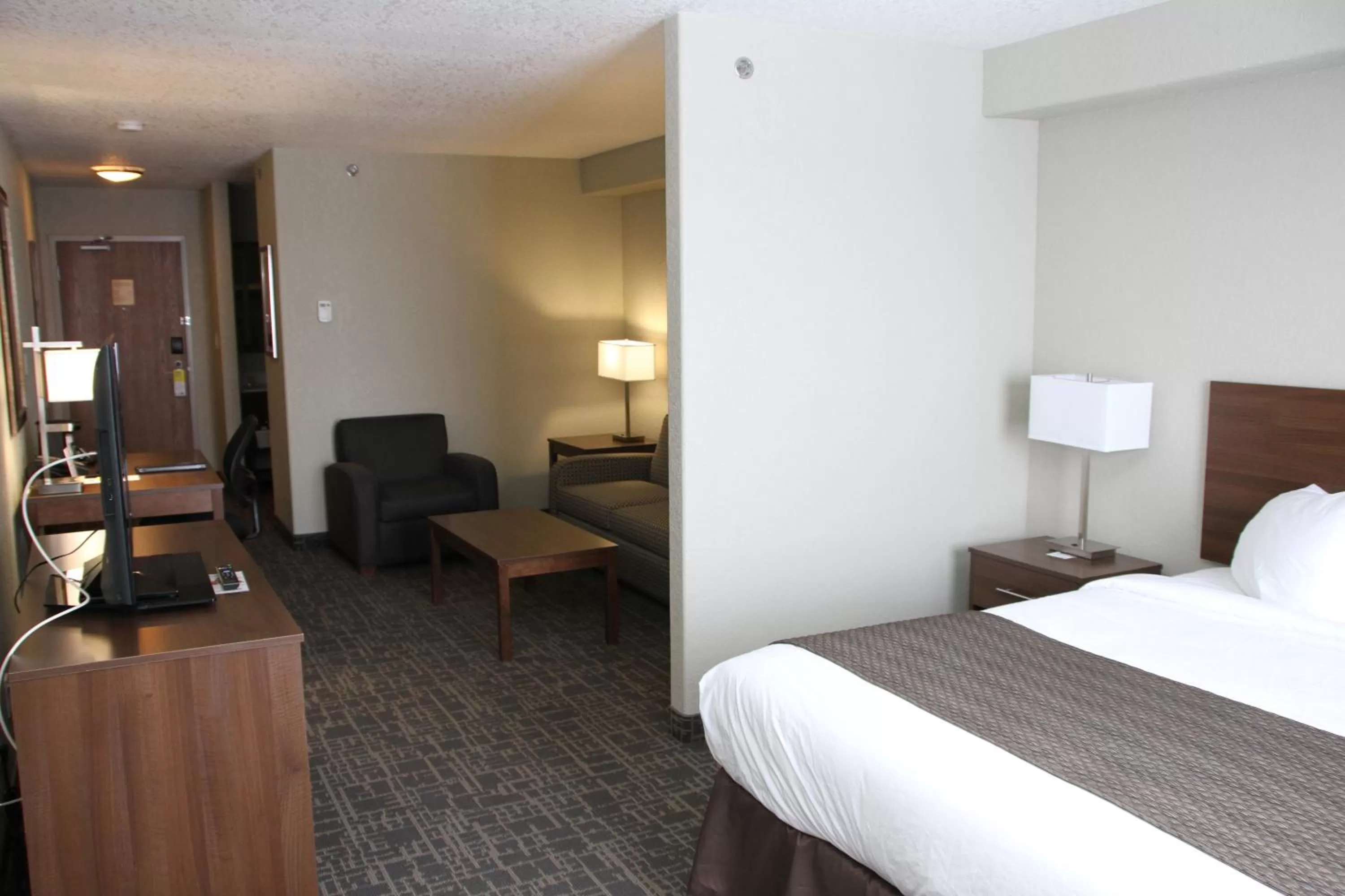 Photo of the whole room, Bed in Days Inn & Suites by Wyndham Yorkton