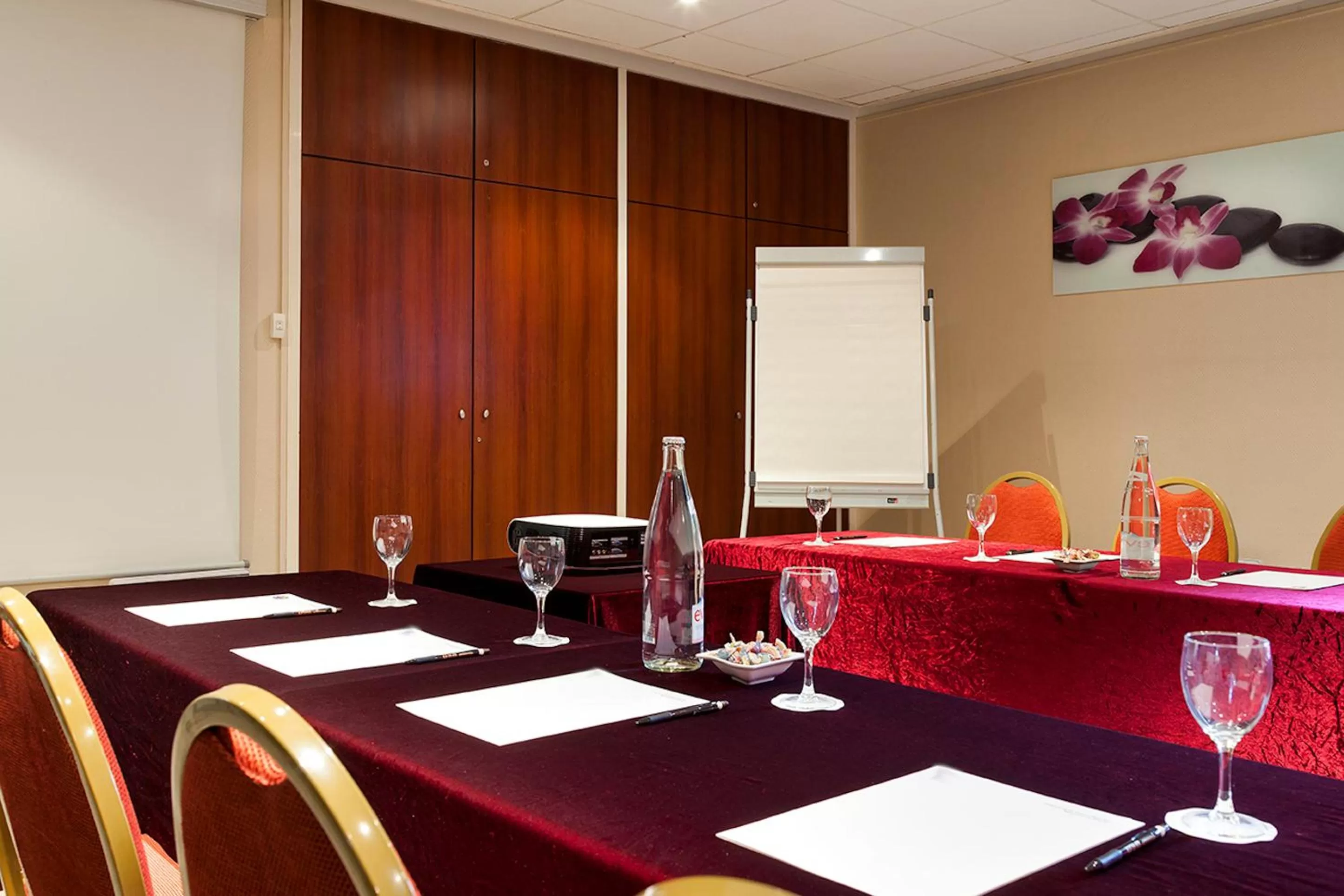 Meeting/conference room in Hôtel des Arcades de Cachan - Grand Paris Sud