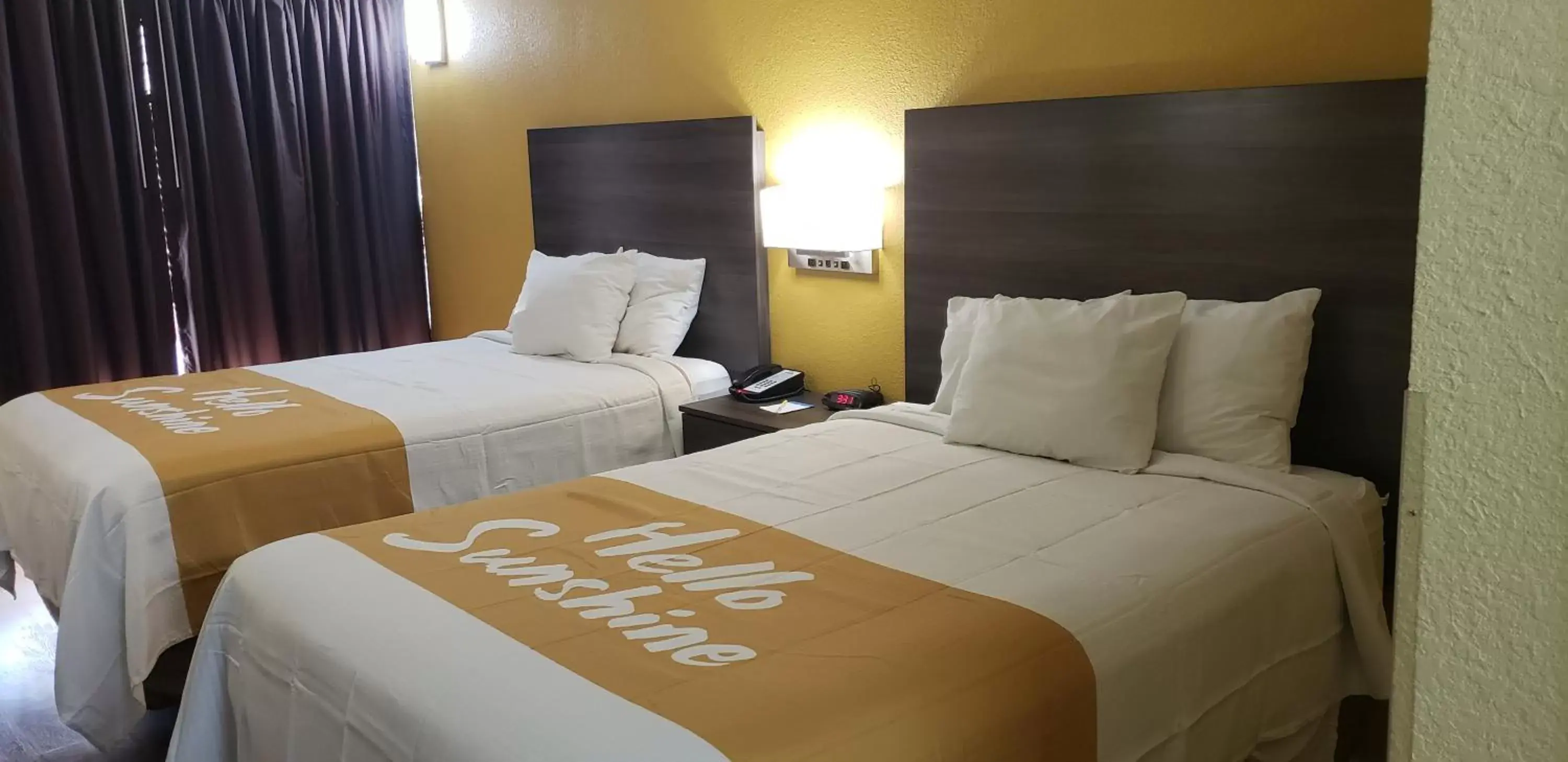 Bed in Days Inn by Wyndham Hampton Near Coliseum Convention Center