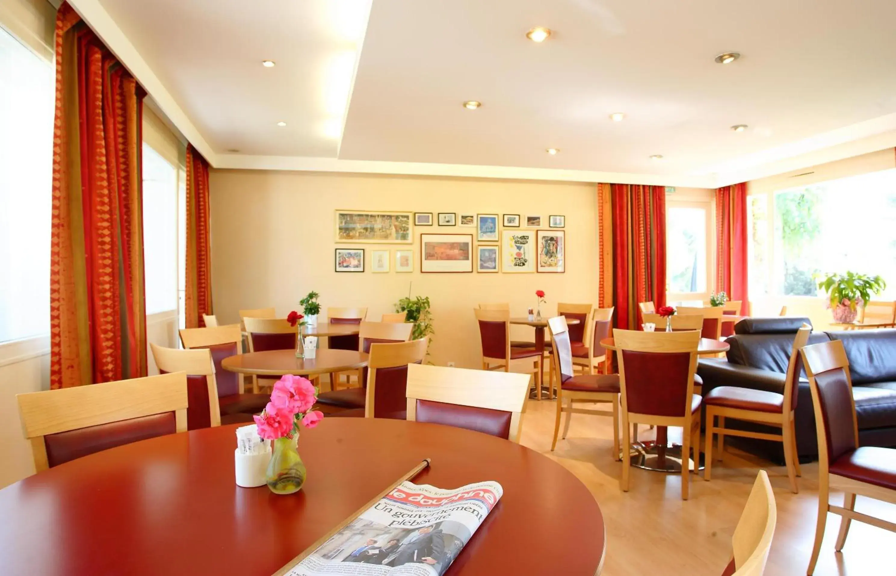 Day, Restaurant/Places to Eat in Avantici Citotel Gap