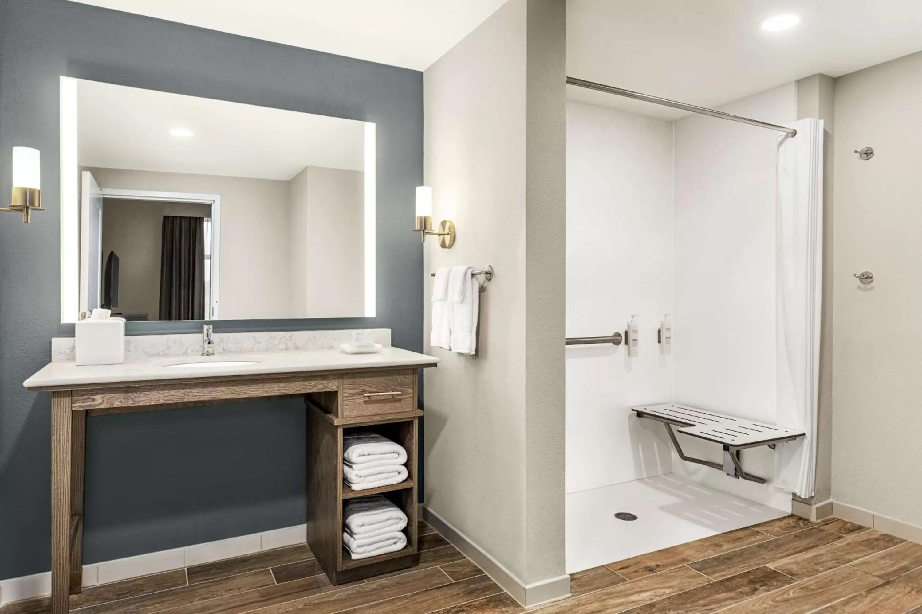 Bathroom in Homewood Suites By Hilton Carlisle