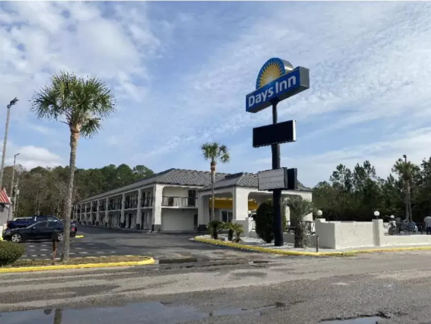 Property Building in Days Inn by Wyndham Moss Point Pascagoula