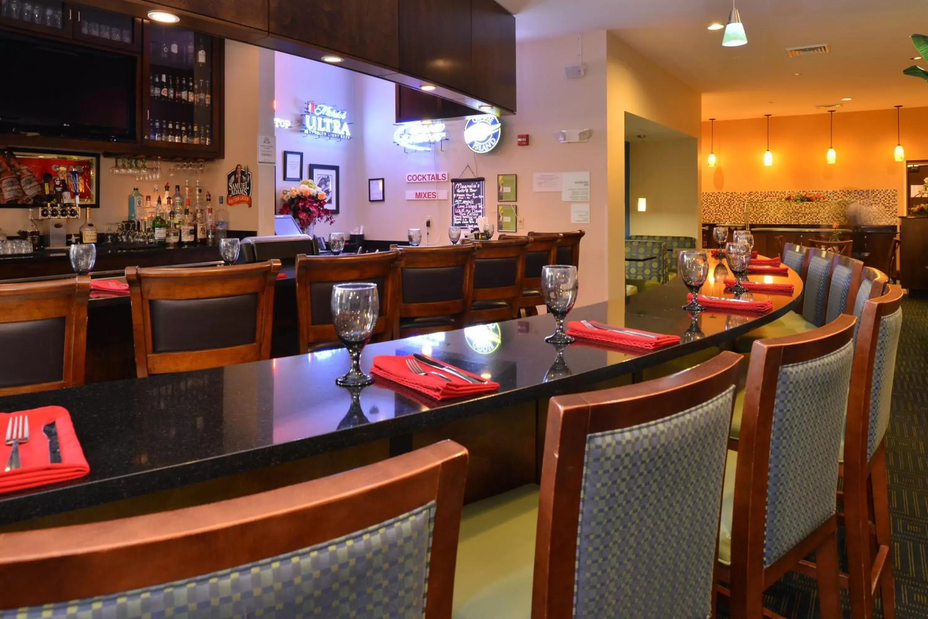 Restaurant/places to eat, Lounge/Bar in Holiday Inn Montgomery South Airport, an IHG Hotel