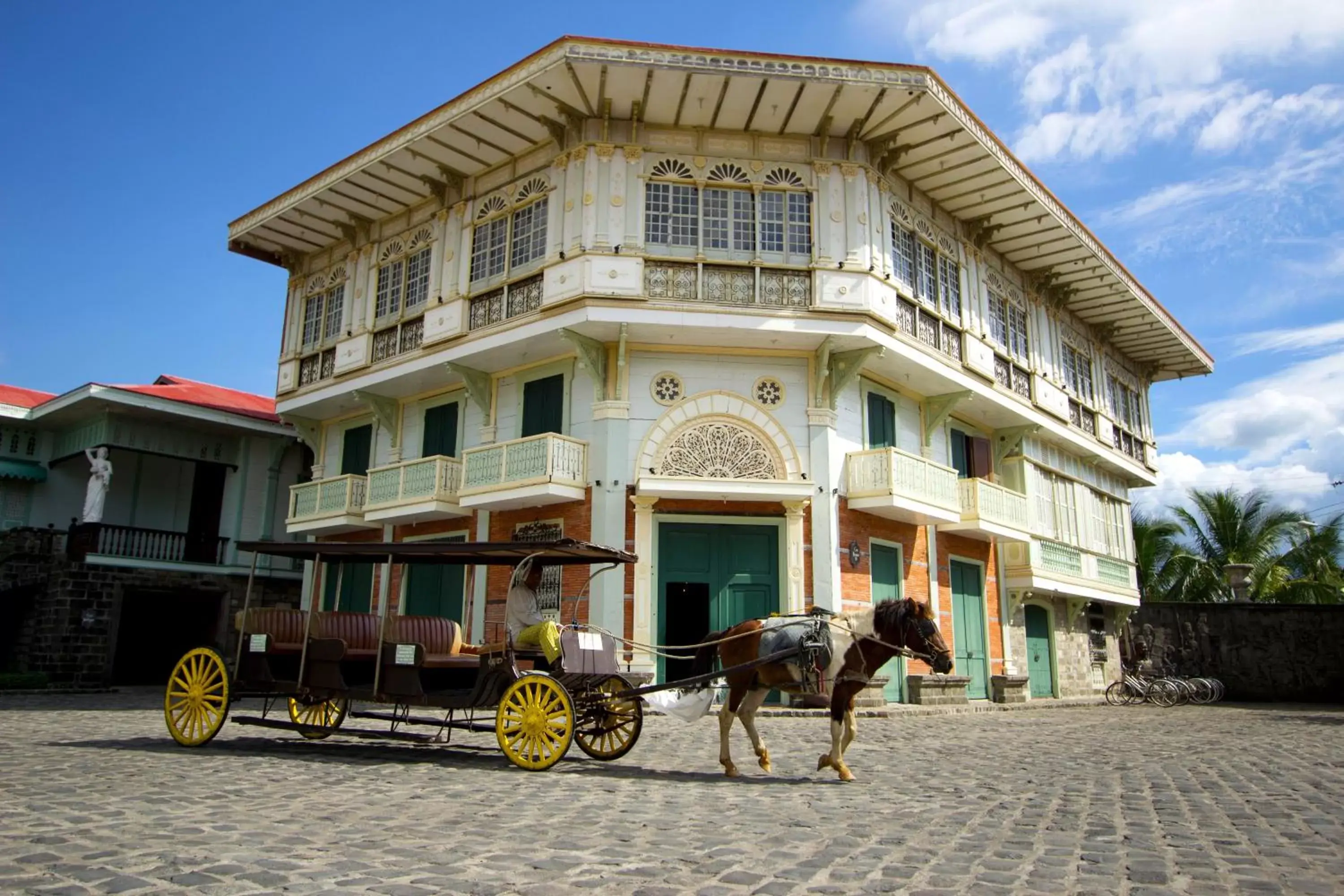 Property Building in Las Casas Filipinas de Acuzar