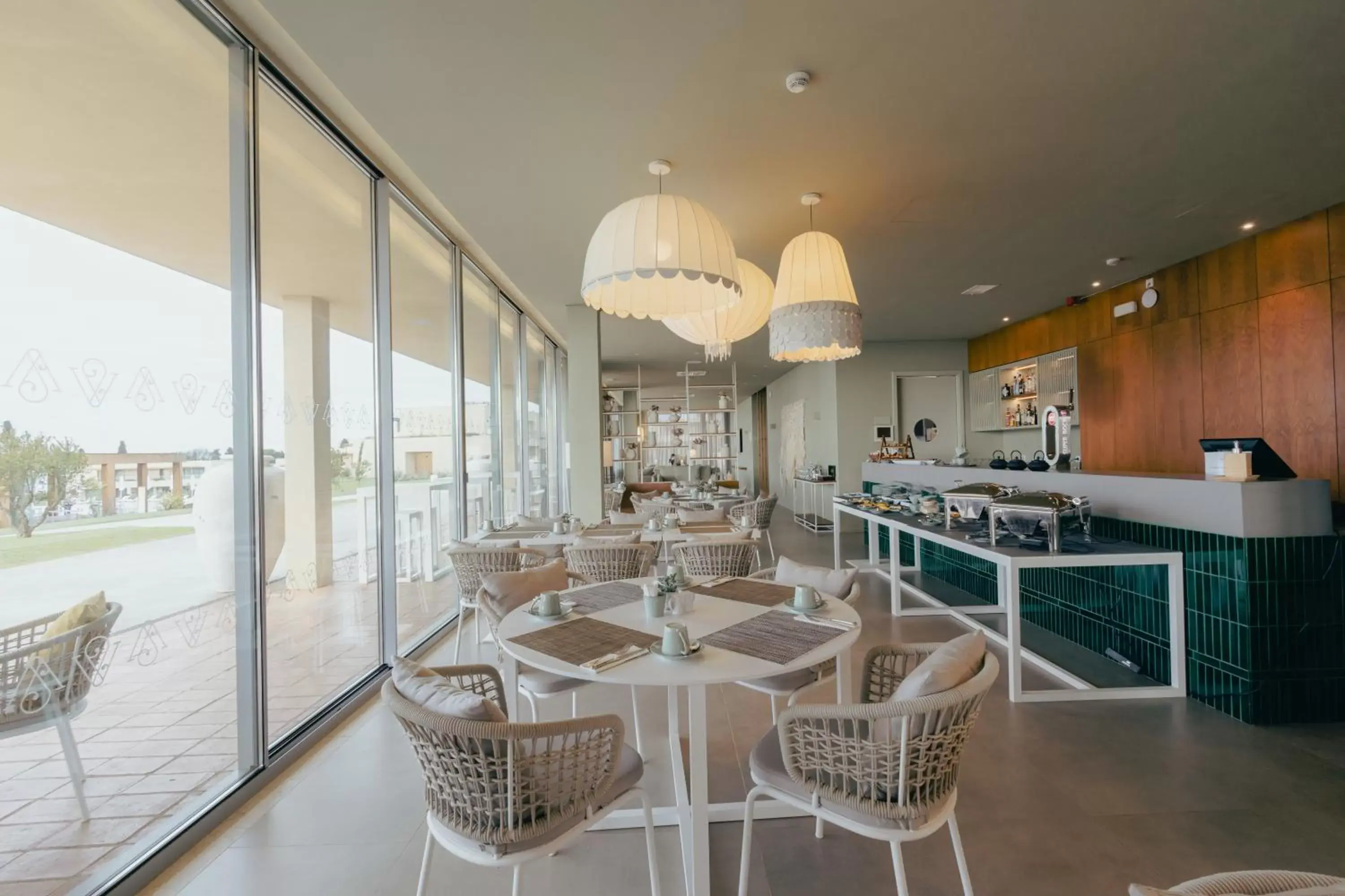 Restaurant/Places to Eat in White Shell Beach Villas