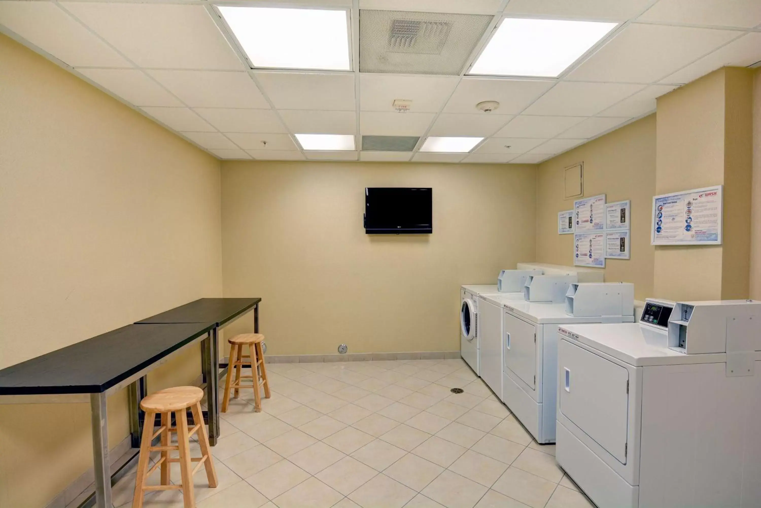 Property building in Embassy Suites Valencia Property building in Embassy Suites Valencia