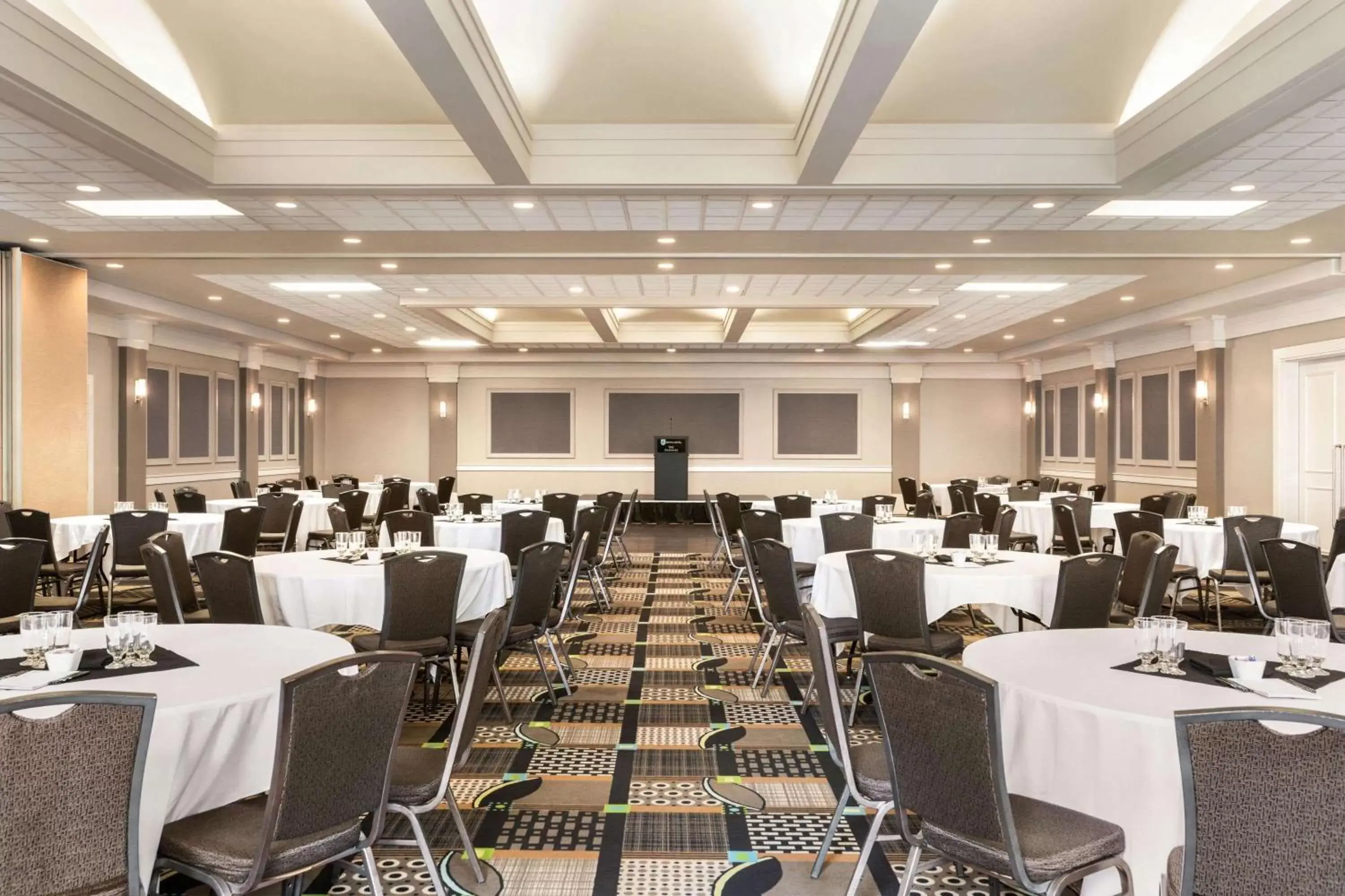 Banquet/Function facilities, Restaurant/Places to Eat in Royal Hotel Calgary, Trademark Collection by Wyndham