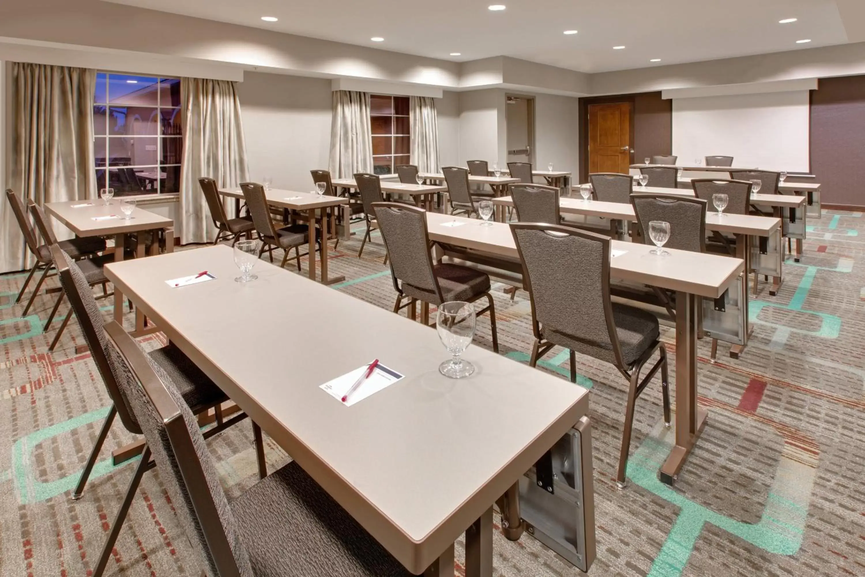 Meeting/conference room, Restaurant/Places to Eat in Residence Inn Midland