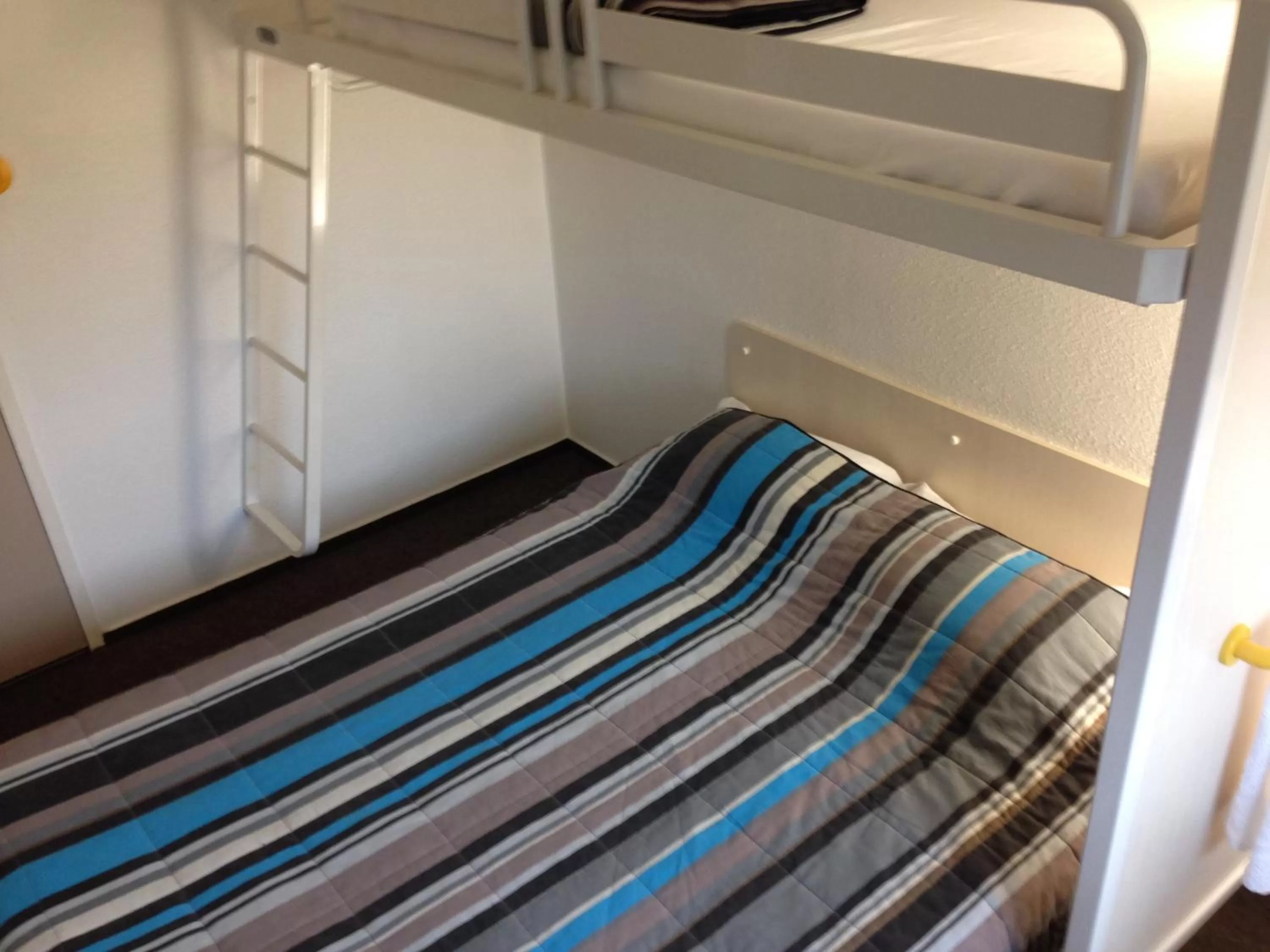 Bed in hotelF1 Saint Etienne Est La Grand Croix