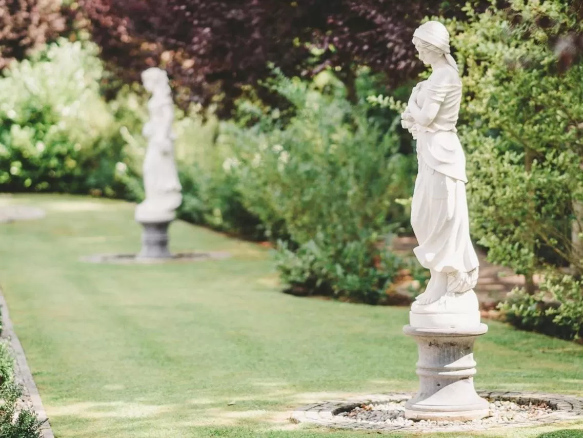 Property building in Seeschloß