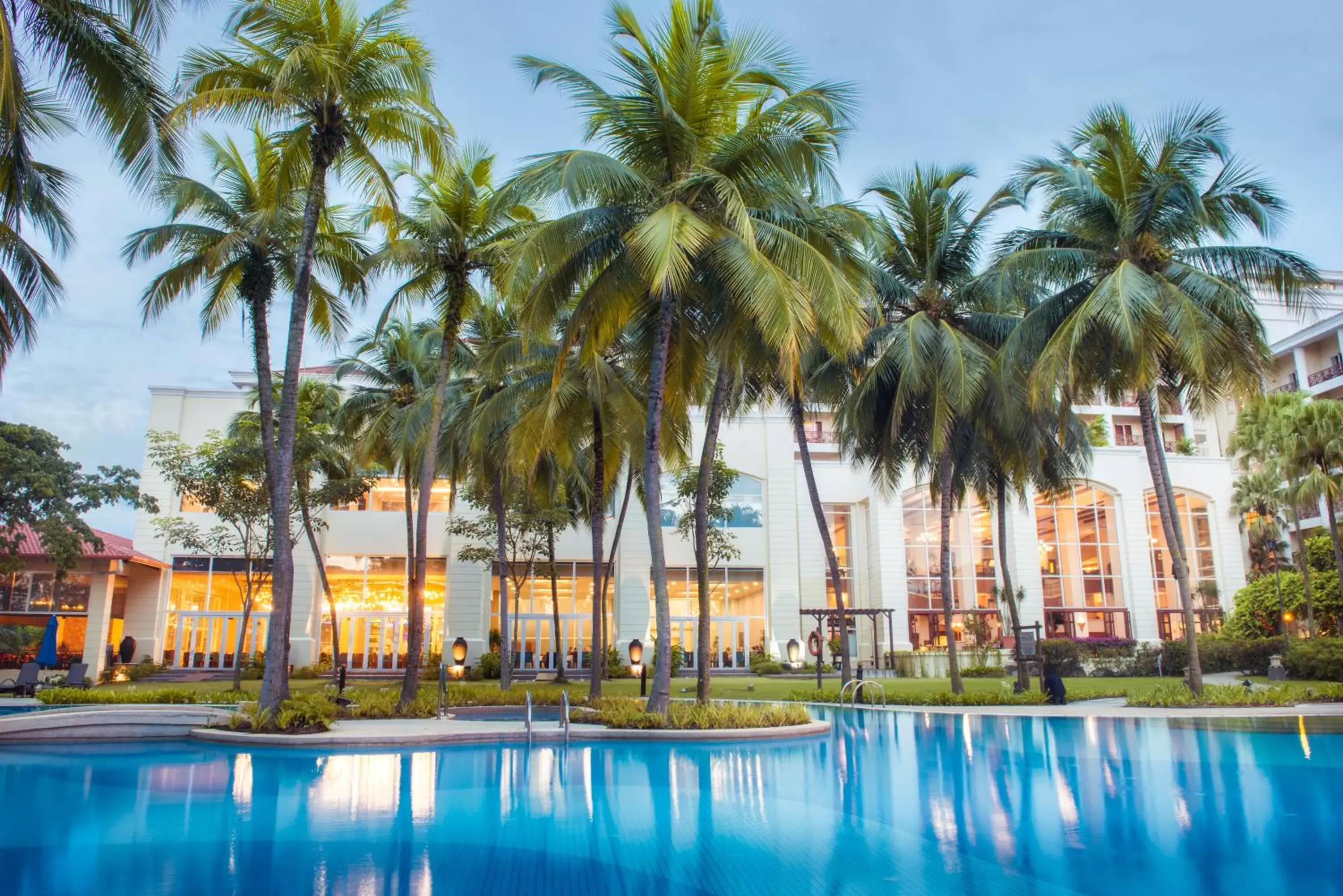 Swimming Pool in Bangi Resort Hotel