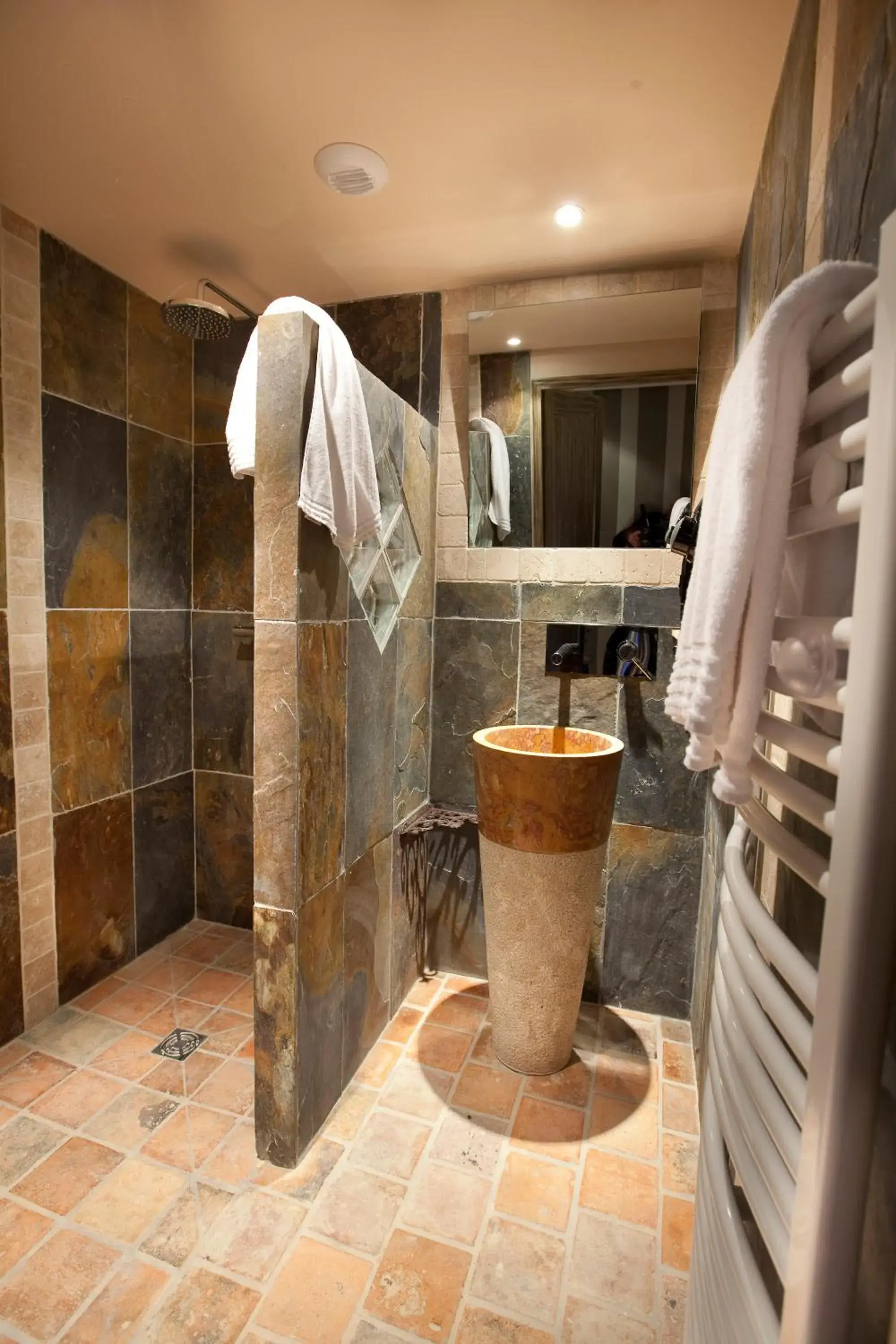 Bathroom in Hôtel-Spa Le Saint Cirq